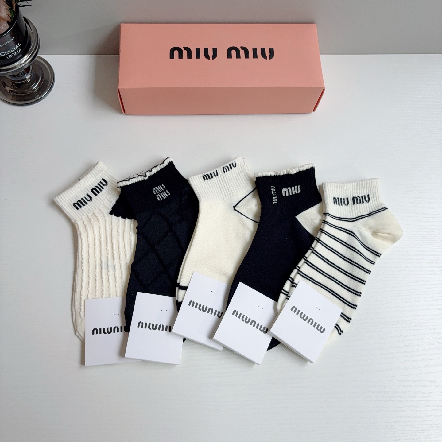 配包装【一盒5双】miumiu · 缪缪 爆款网红短筒袜子❗️ins明星网红推荐❗️纯棉材质，轻薄柔软透