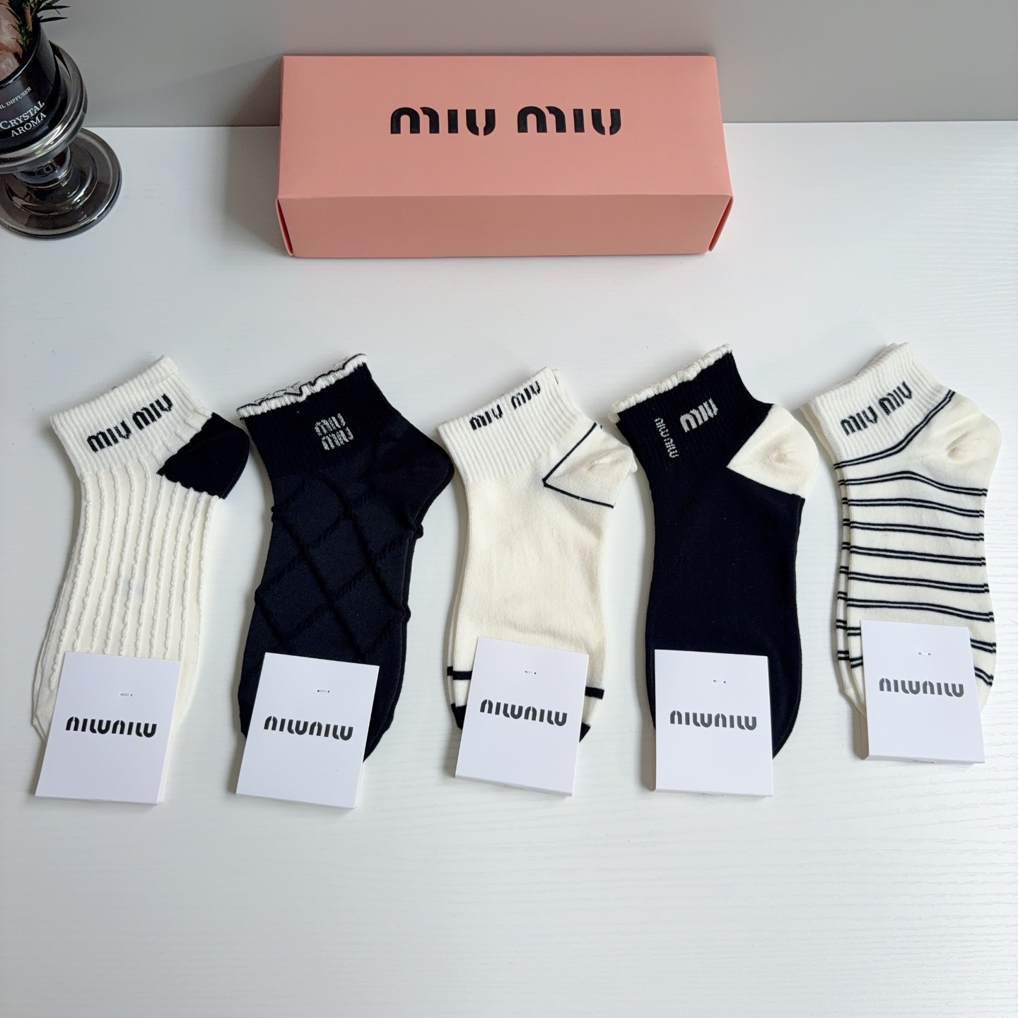 配包装【一盒5双】miumiu · 缪缪 爆款网红短筒袜子❗️ins明星网红推荐❗️纯棉材质，轻薄柔软透