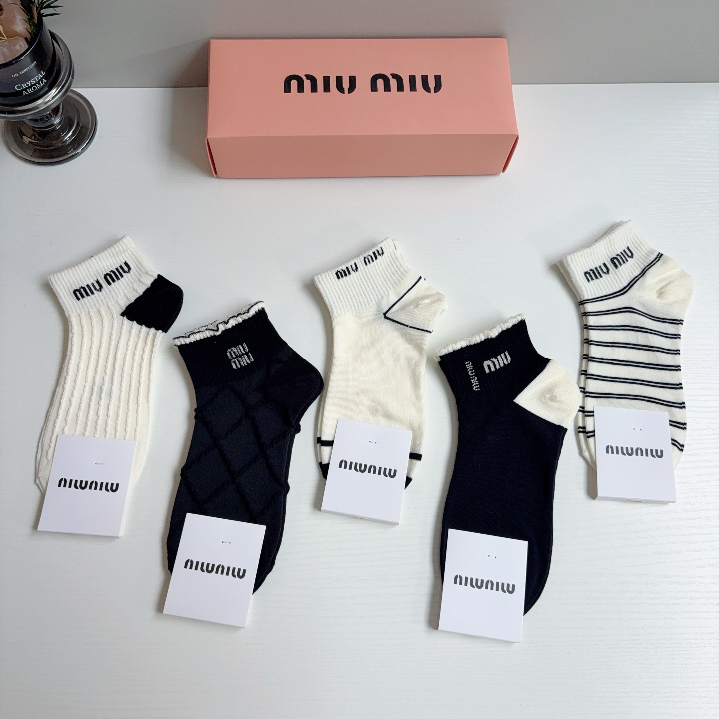 配包装【一盒5双】miumiu · 缪缪 爆款网红短筒袜子❗️ins明星网红推荐❗️纯棉材质，轻薄柔软透