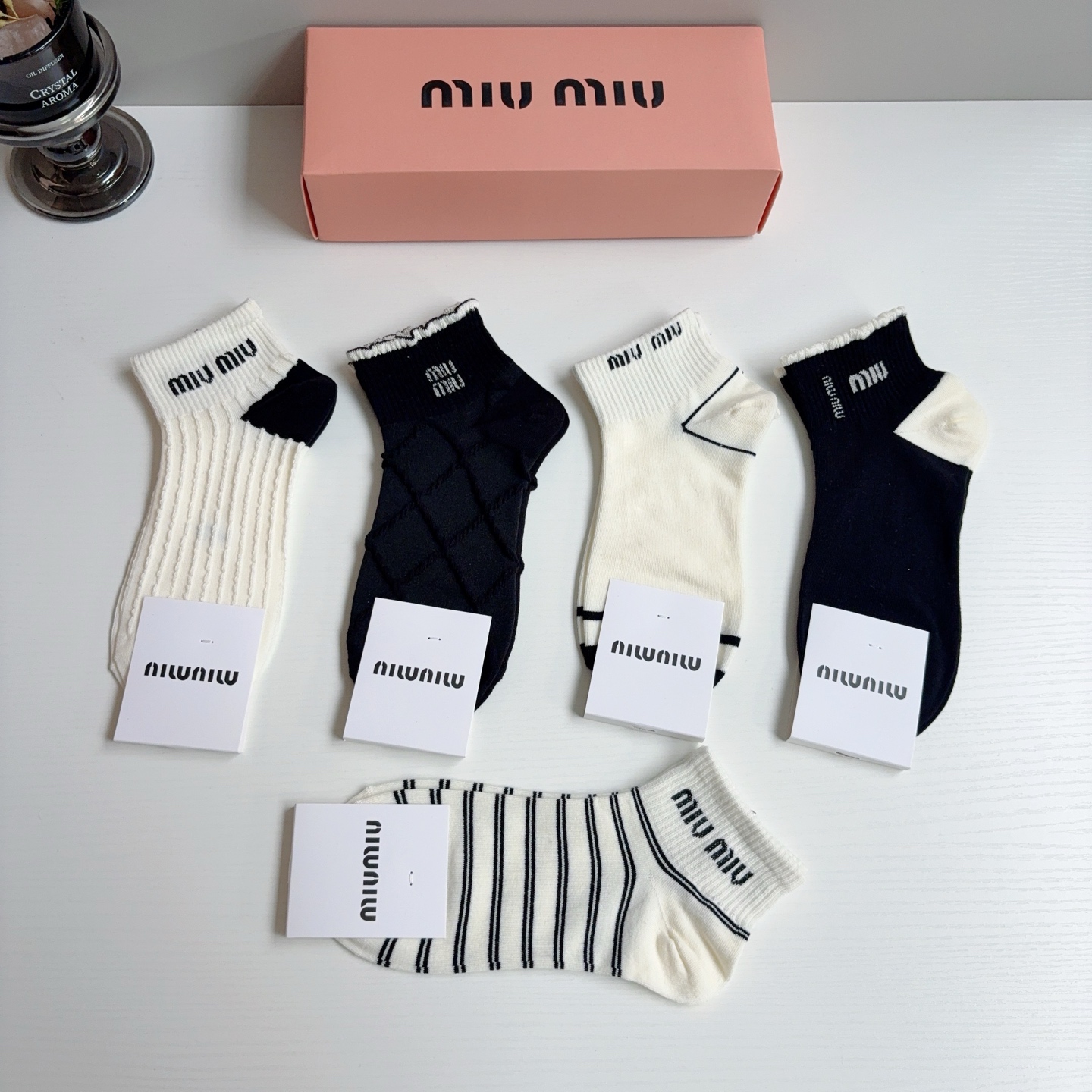 配包装【一盒5双】miumiu · 缪缪 爆款网红短筒袜子❗️ins明星网红推荐❗️纯棉材质，轻薄柔软透