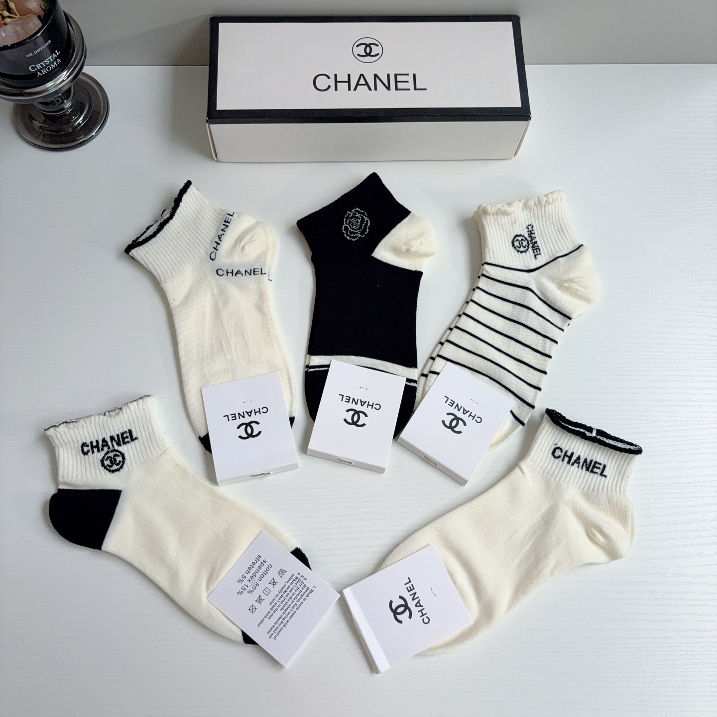 配包装（一盒5双）CHANEL 香奈儿经典短袜 纯棉材质柔软，经典双C图案logo，大牌出街！