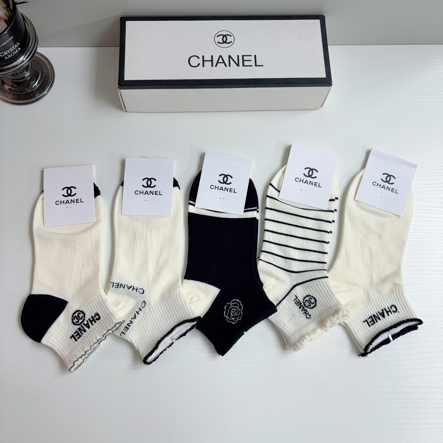 配包装（一盒5双）CHANEL 香奈儿经典短袜 纯棉材质柔软，经典双C图案logo，大牌出街！