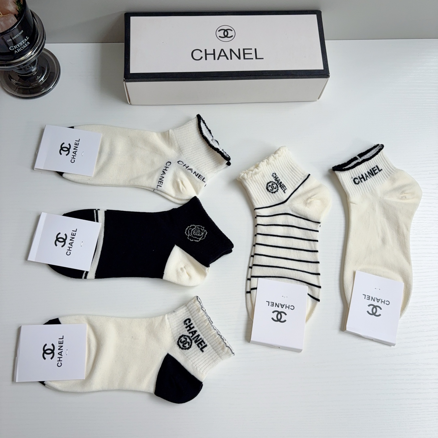 配包装（一盒5双）CHANEL 香奈儿经典短袜 纯棉材质柔软，经典双C图案logo，大牌出街！