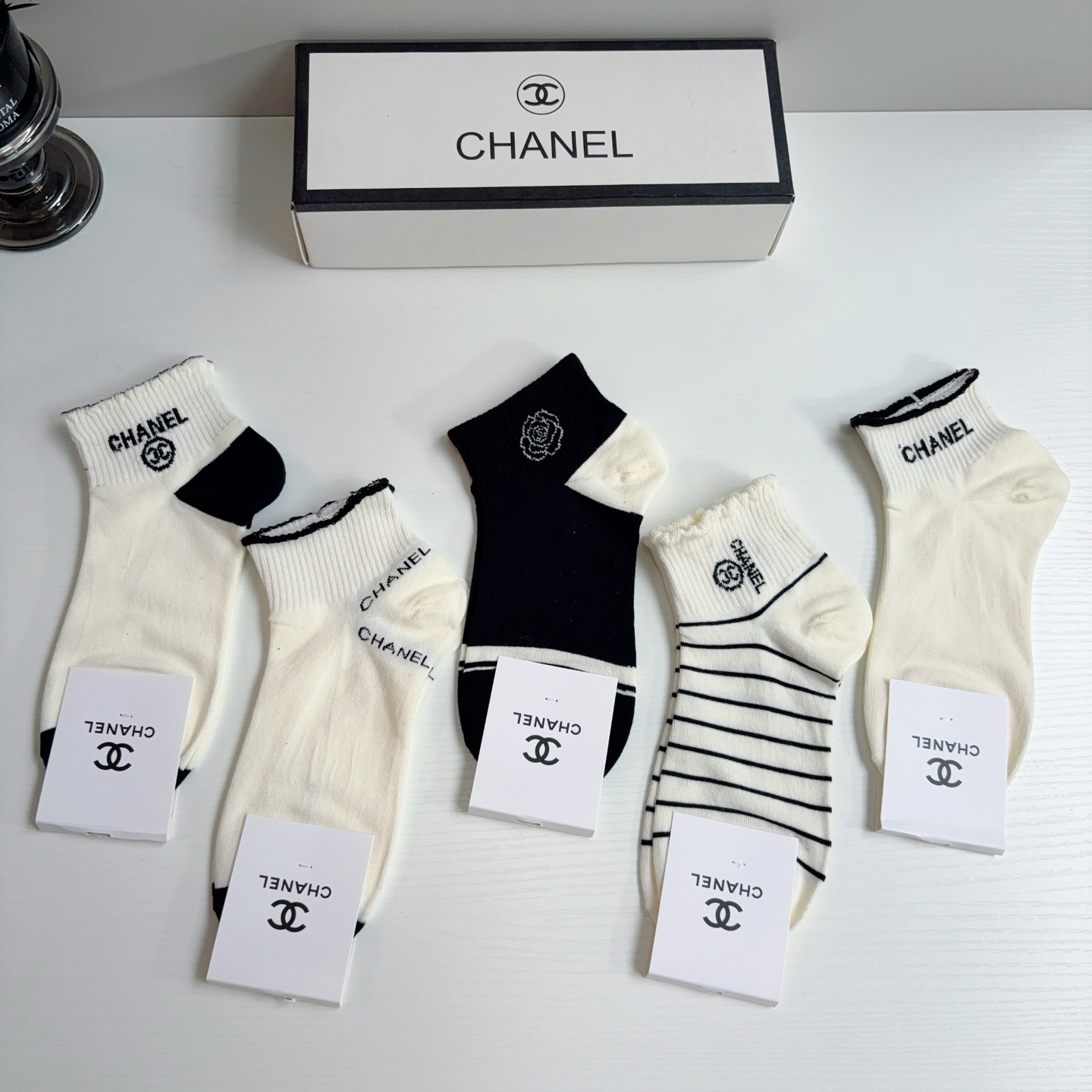 配包装（一盒5双）CHANEL 香奈儿经典短袜 纯棉材质柔软，经典双C图案logo，大牌出街！