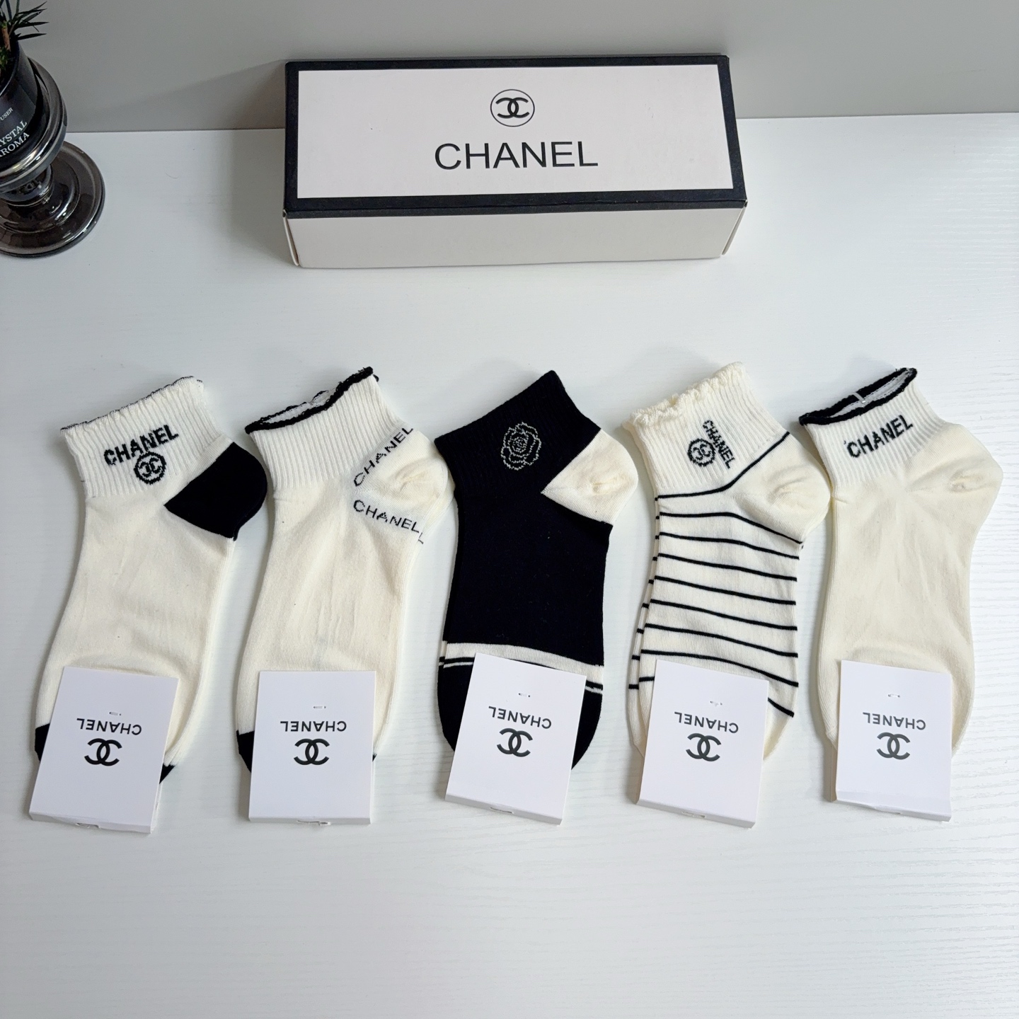 配包装（一盒5双）CHANEL 香奈儿经典短袜 纯棉材质柔软，经典双C图案logo，大牌出街！