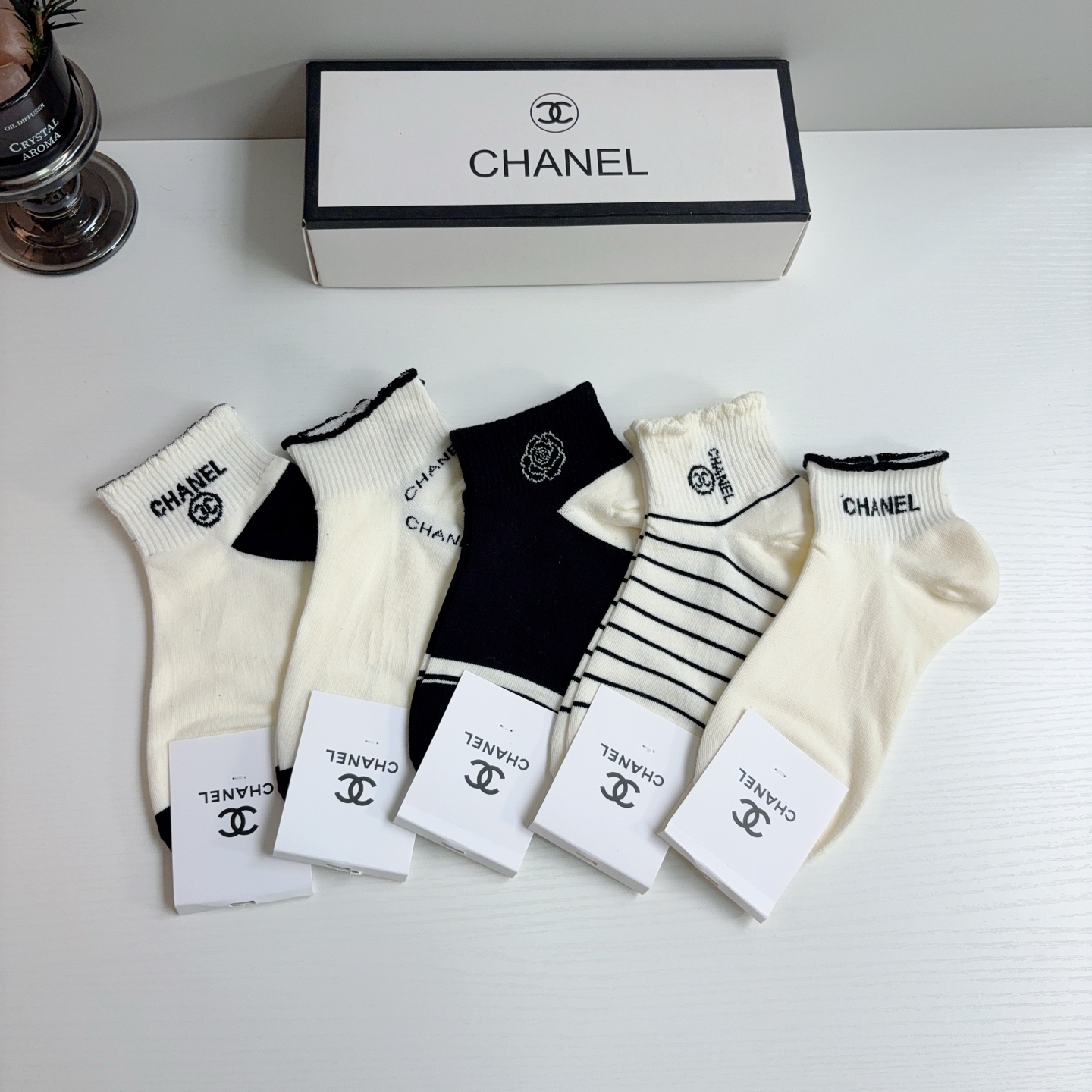 配包装（一盒5双）CHANEL 香奈儿经典短袜 纯棉材质柔软，经典双C图案logo，大牌出街！