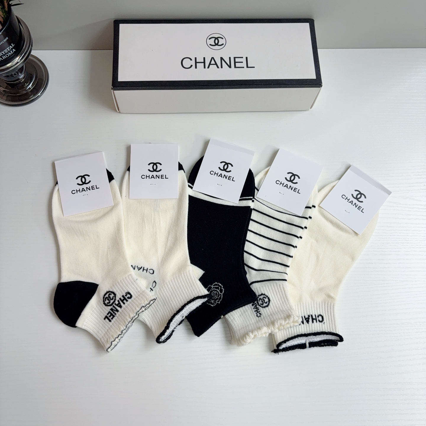 配包装（一盒5双）CHANEL 香奈儿经典短袜 纯棉材质柔软，经典双C图案logo，大牌出街！