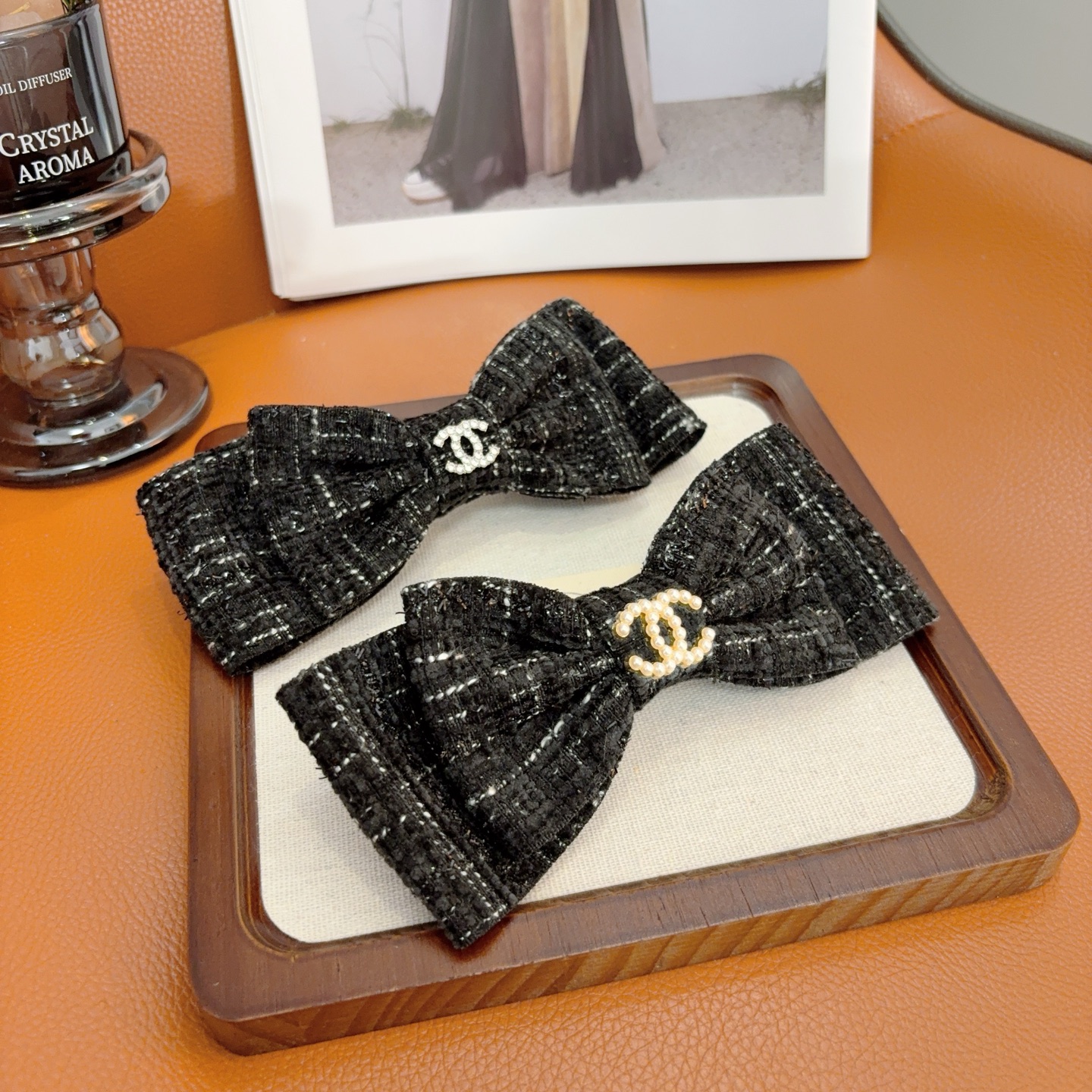 NO:895081,Comes with packaging CHANEL (Chanel) new bow hairpin slingshot clip Internet celebrity recommended model classic bow headwear, super versatile hairpins, hairpins, chanel, chanel, hairpins19860909配包装 CHANEL（香奈儿）新款蝴蝶结发夹 弹弓夹 网红推荐款 经典蝴蝶结头饰,超级百搭哦发夹,发夹,chanel,chanel,hairpins,accessory