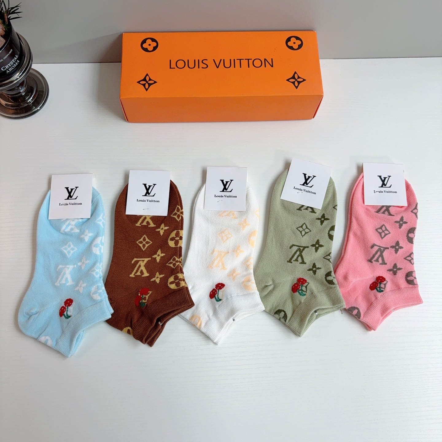 配包装（一盒5双） 🌟 LV 路易威登 新款短筒袜子纯棉面料，经典字母logo船袜，个性时尚百搭款，！你