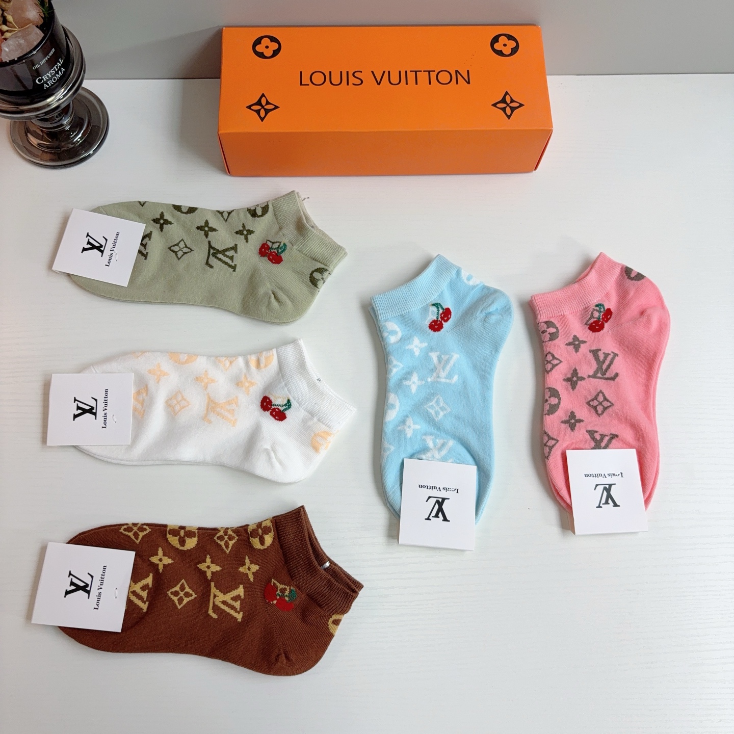 配包装（一盒5双） 🌟 LV 路易威登 新款短筒袜子纯棉面料，经典字母logo船袜，个性时尚百搭款，！你