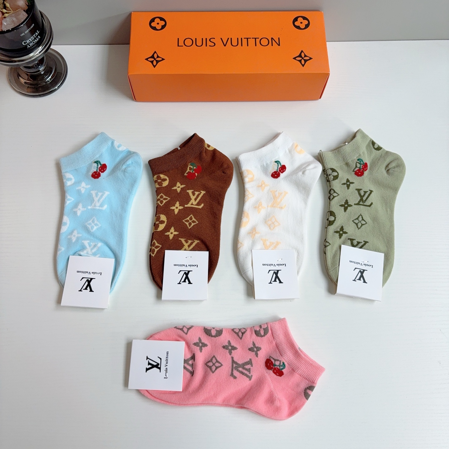 配包装（一盒5双） 🌟 LV 路易威登 新款短筒袜子纯棉面料，经典字母logo船袜，个性时尚百搭款，！你