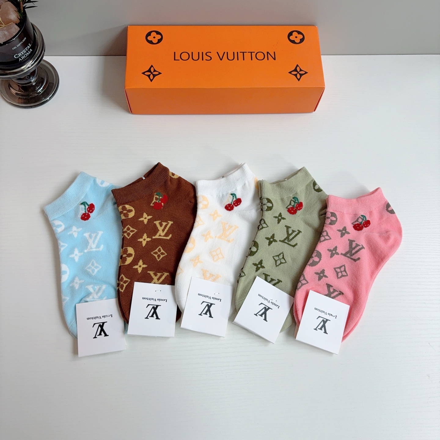 配包装（一盒5双） 🌟 LV 路易威登 新款短筒袜子纯棉面料，经典字母logo船袜，个性时尚百搭款，！你