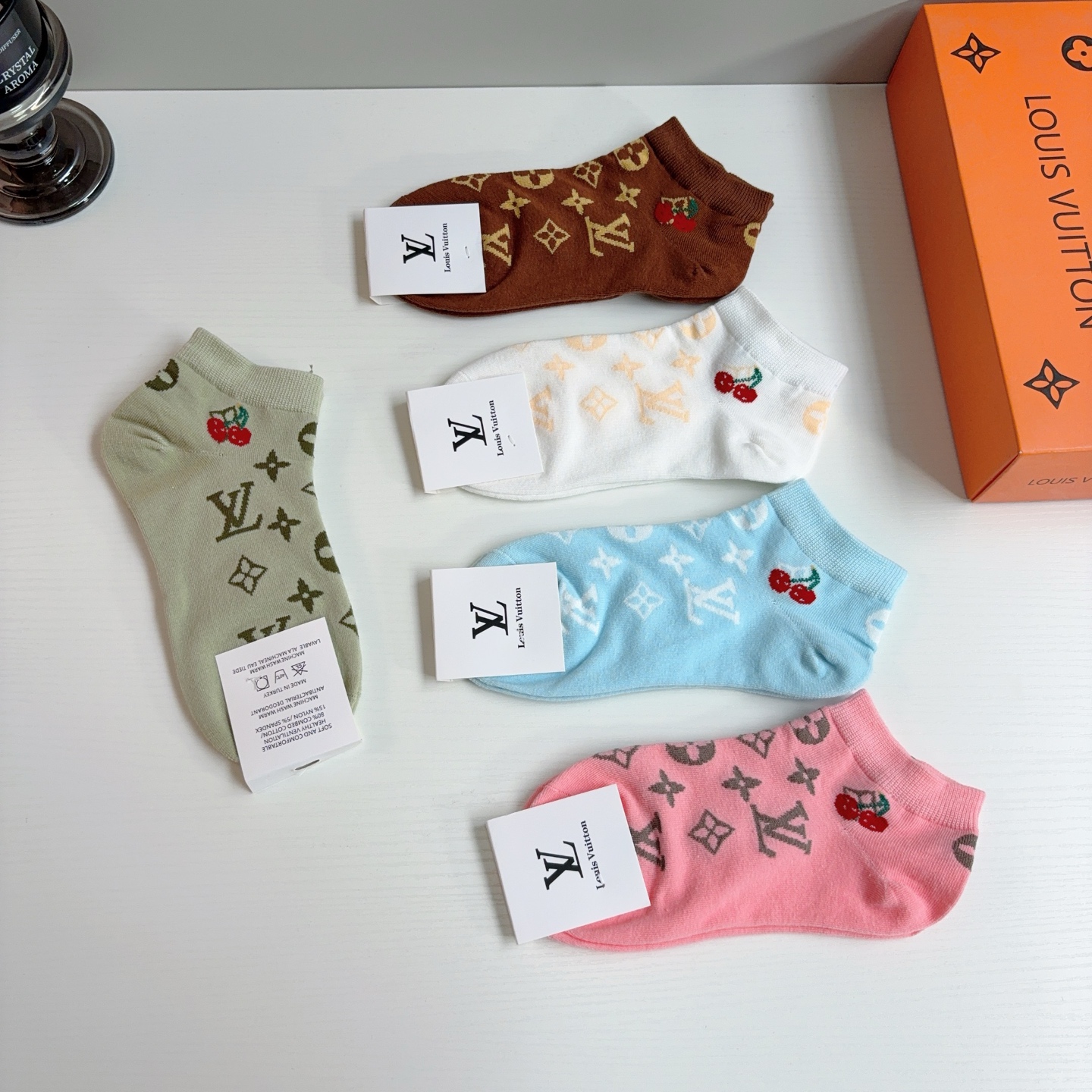 配包装（一盒5双） 🌟 LV 路易威登 新款短筒袜子纯棉面料，经典字母logo船袜，个性时尚百搭款，！你