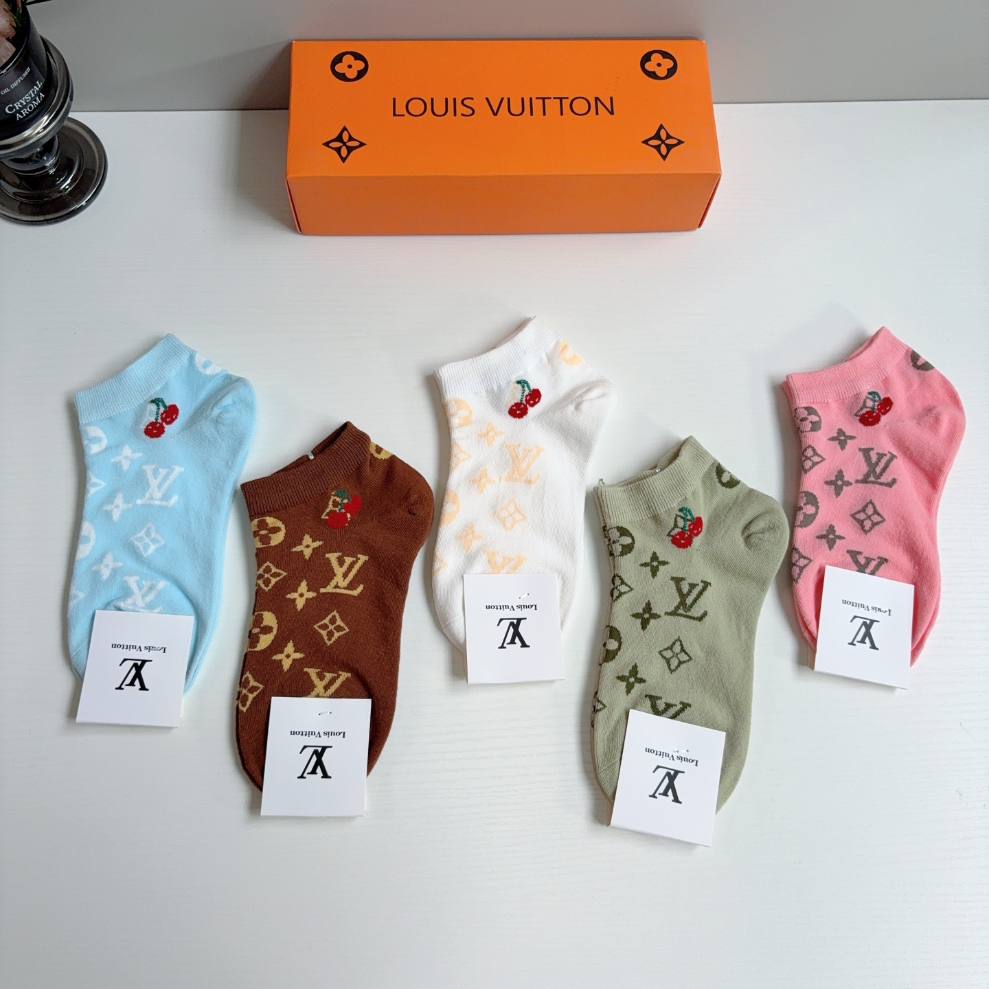 配包装（一盒5双） 🌟 LV 路易威登 新款短筒袜子纯棉面料，经典字母logo船袜，个性时尚百搭款，！你