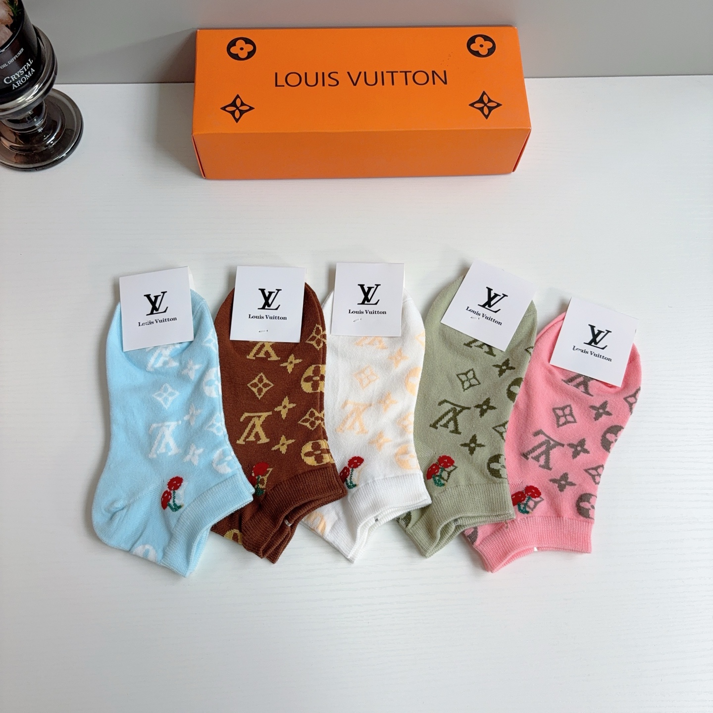 配包装（一盒5双） 🌟 LV 路易威登 新款短筒袜子纯棉面料，经典字母logo船袜，个性时尚百搭款，！你