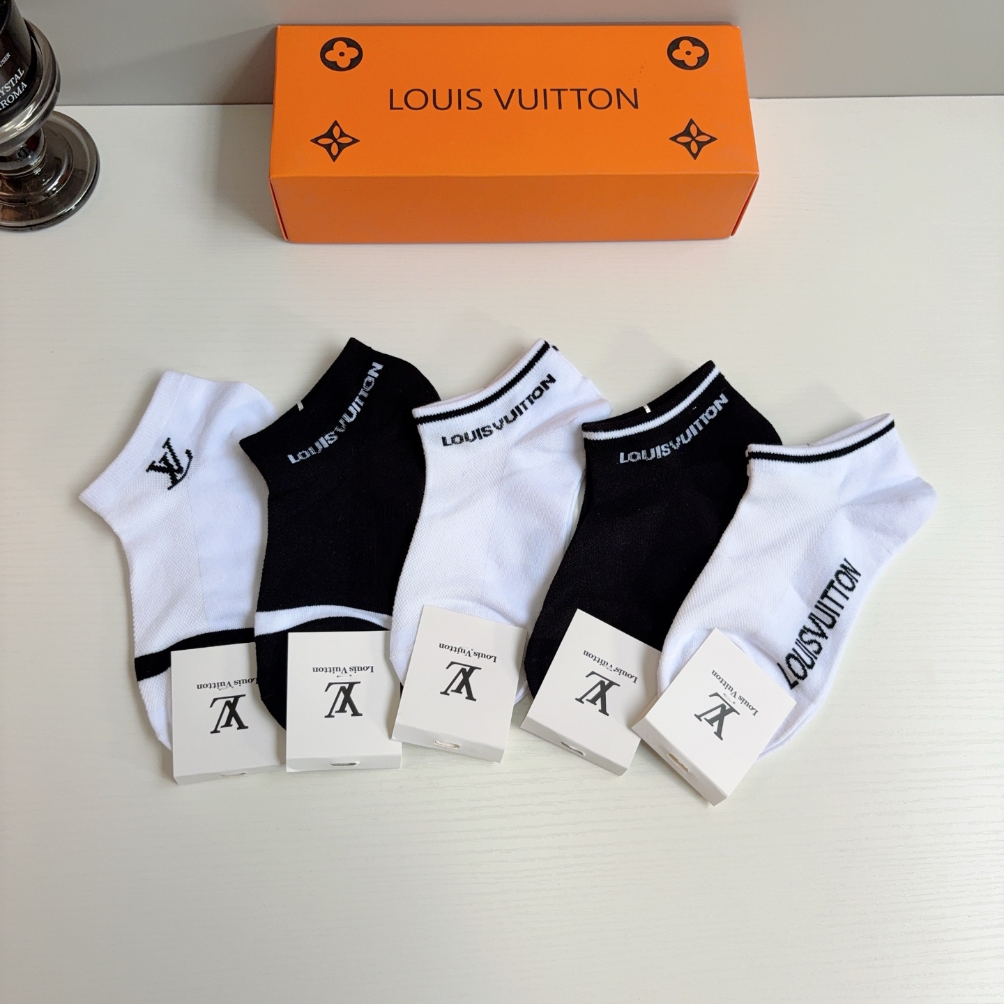 配包装（一盒5双） 🌟 LV 路易威登 新款短筒袜子纯棉面料，经典字母logo船袜，个性时尚百搭款，！你