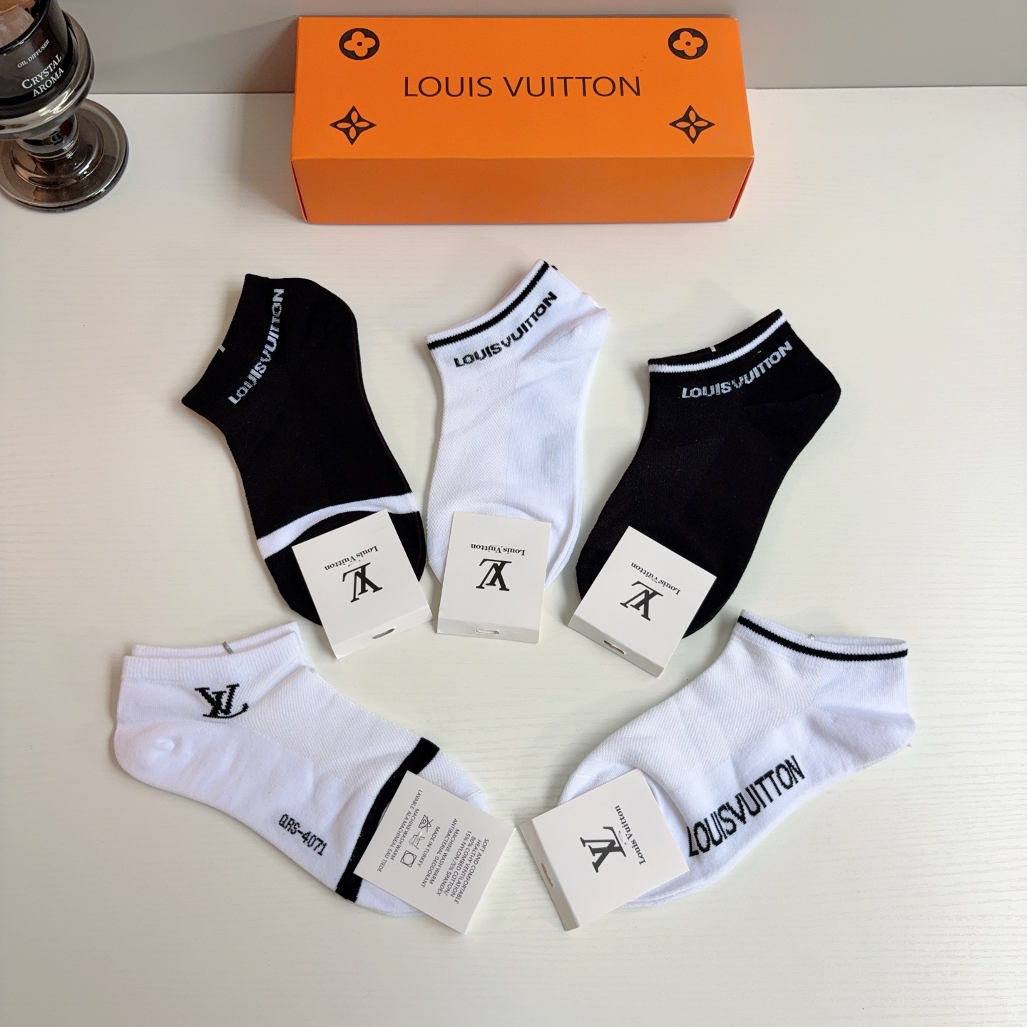 配包装（一盒5双） 🌟 LV 路易威登 新款短筒袜子纯棉面料，经典字母logo船袜，个性时尚百搭款，！你