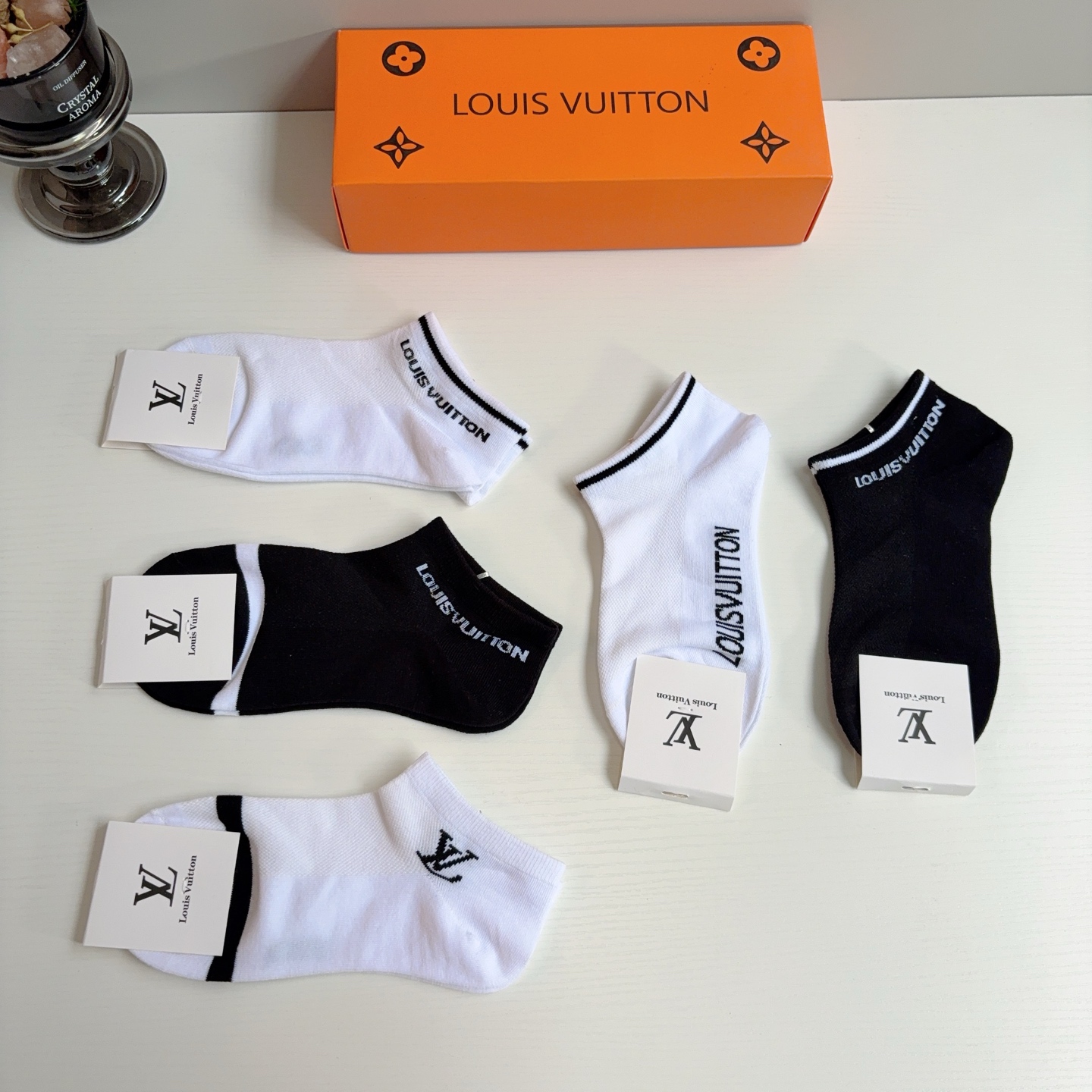 配包装（一盒5双） 🌟 LV 路易威登 新款短筒袜子纯棉面料，经典字母logo船袜，个性时尚百搭款，！你