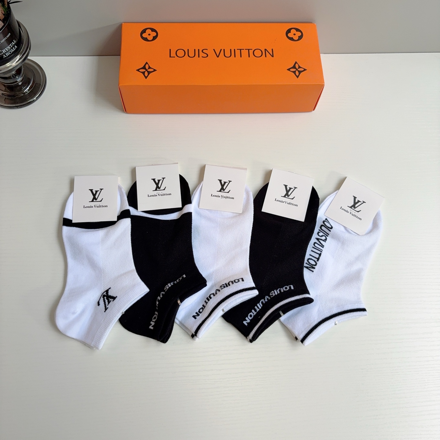配包装（一盒5双） 🌟 LV 路易威登 新款短筒袜子纯棉面料，经典字母logo船袜，个性时尚百搭款，！你