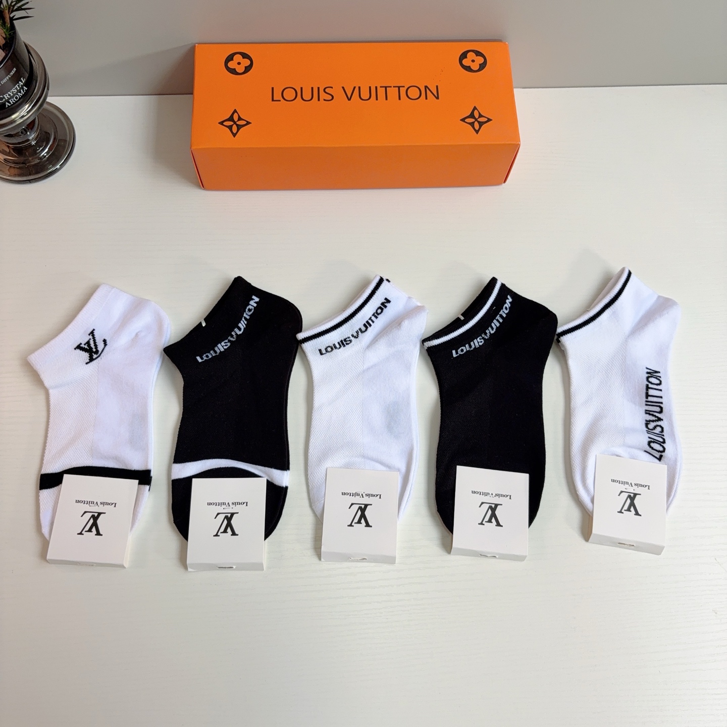 配包装（一盒5双） 🌟 LV 路易威登 新款短筒袜子纯棉面料，经典字母logo船袜，个性时尚百搭款，！你