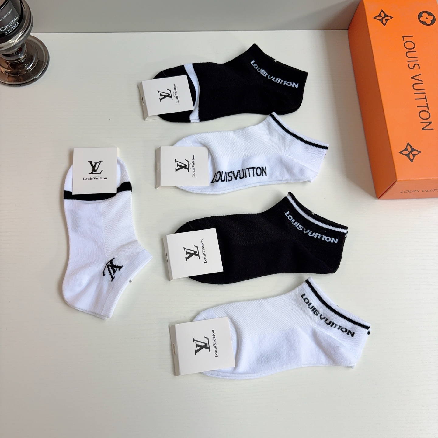 配包装（一盒5双） 🌟 LV 路易威登 新款短筒袜子纯棉面料，经典字母logo船袜，个性时尚百搭款，！你