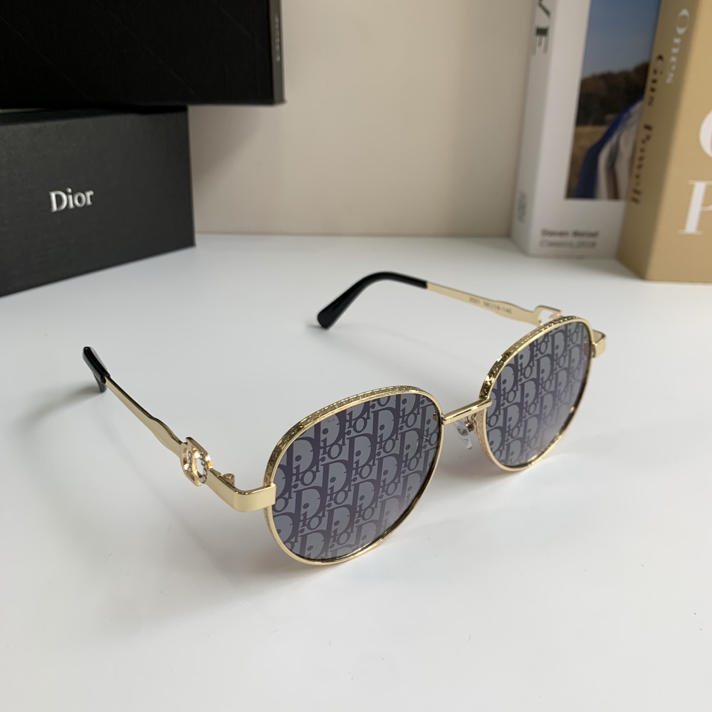 Солнцезащитные очки Dior золотистые с принтом