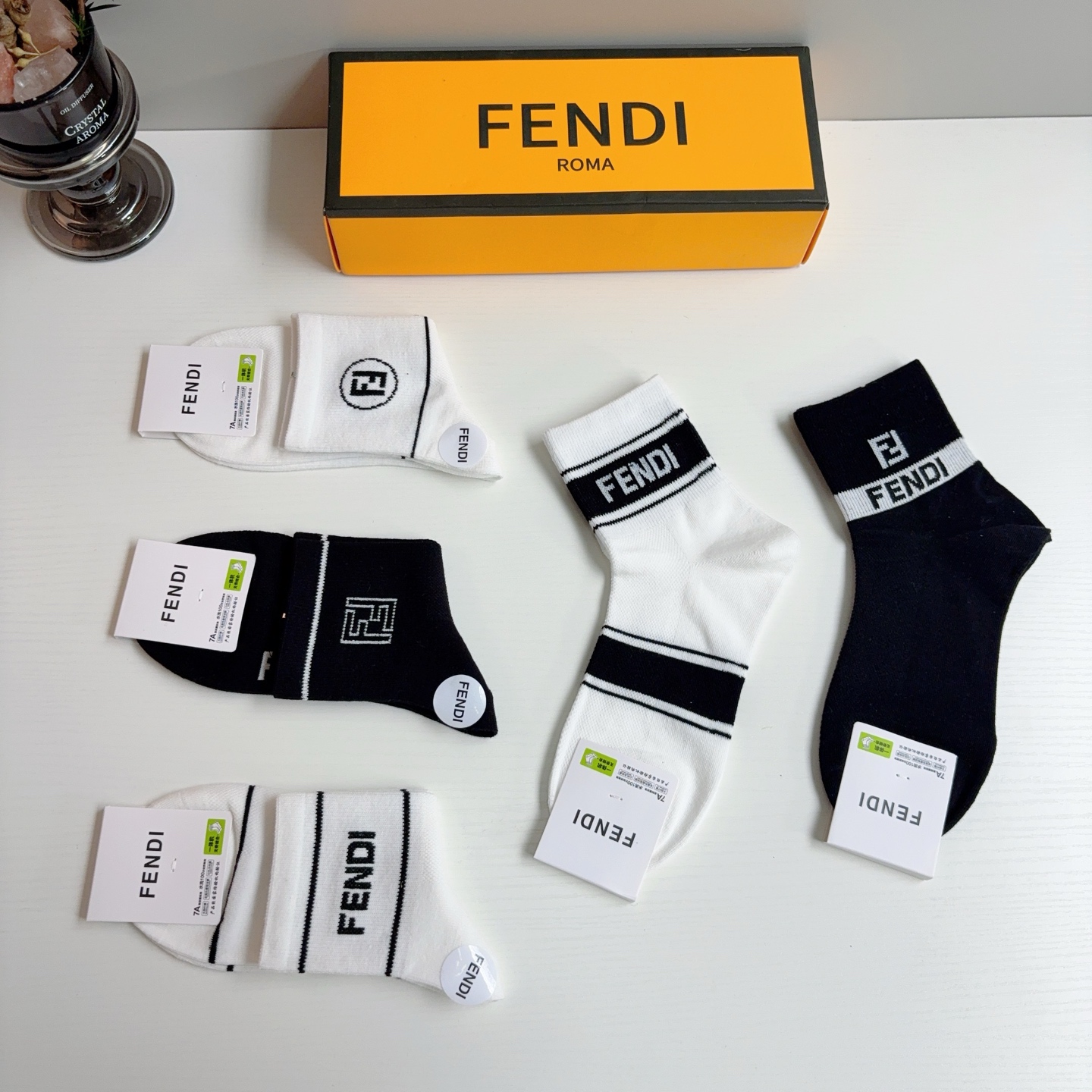 配包装（一盒5双） FENDI 芬迪 经典双F中筒袜子，纯棉面料，潮人必备款 个性时尚百搭款，你值得拥有