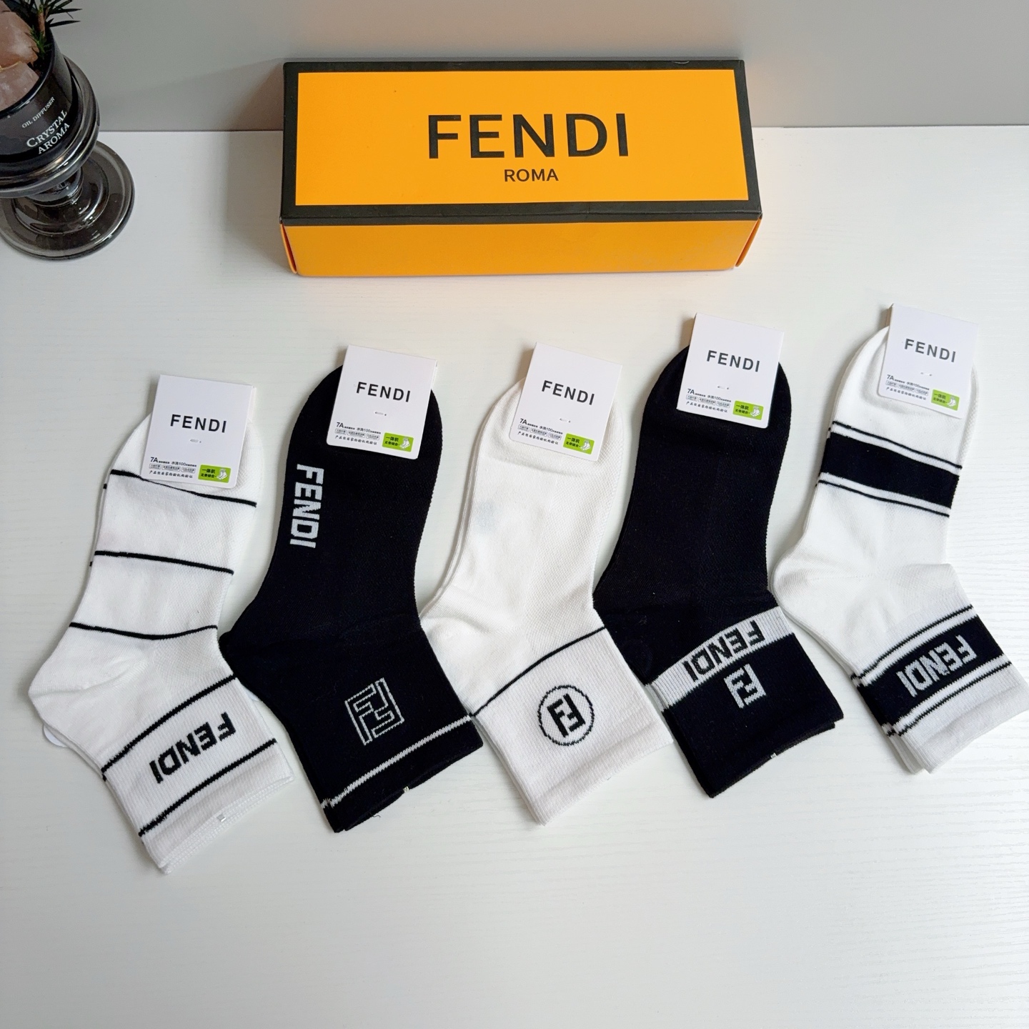 配包装（一盒5双） FENDI 芬迪 经典双F中筒袜子，纯棉面料，潮人必备款 个性时尚百搭款，你值得拥有