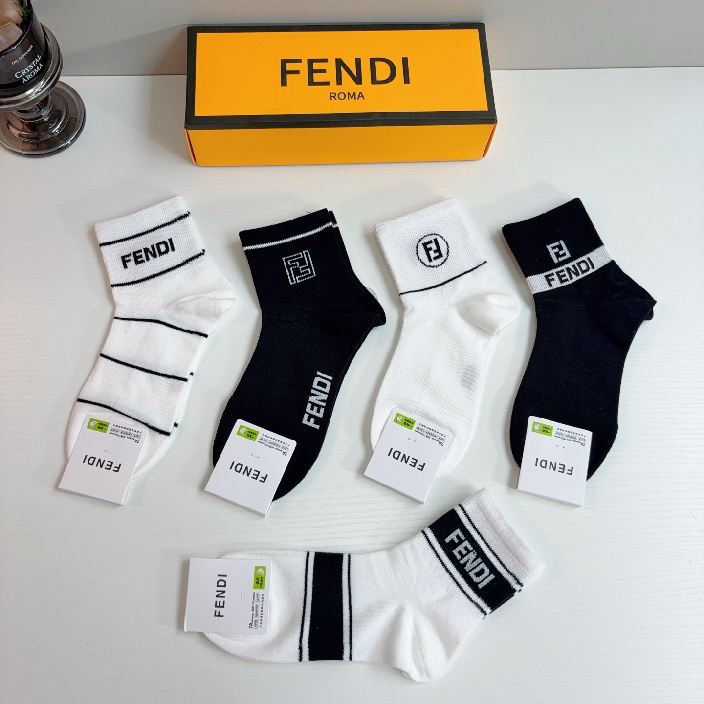 配包装（一盒5双） FENDI 芬迪 经典双F中筒袜子，纯棉面料，潮人必备款 个性时尚百搭款，你值得拥有