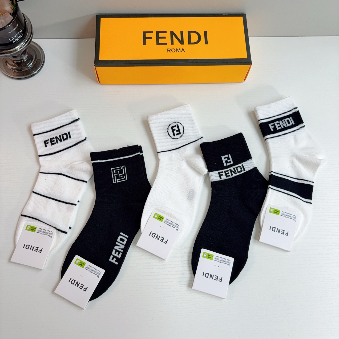 配包装（一盒5双） FENDI 芬迪 经典双F中筒袜子，纯棉面料，潮人必备款 个性时尚百搭款，你值得拥有
