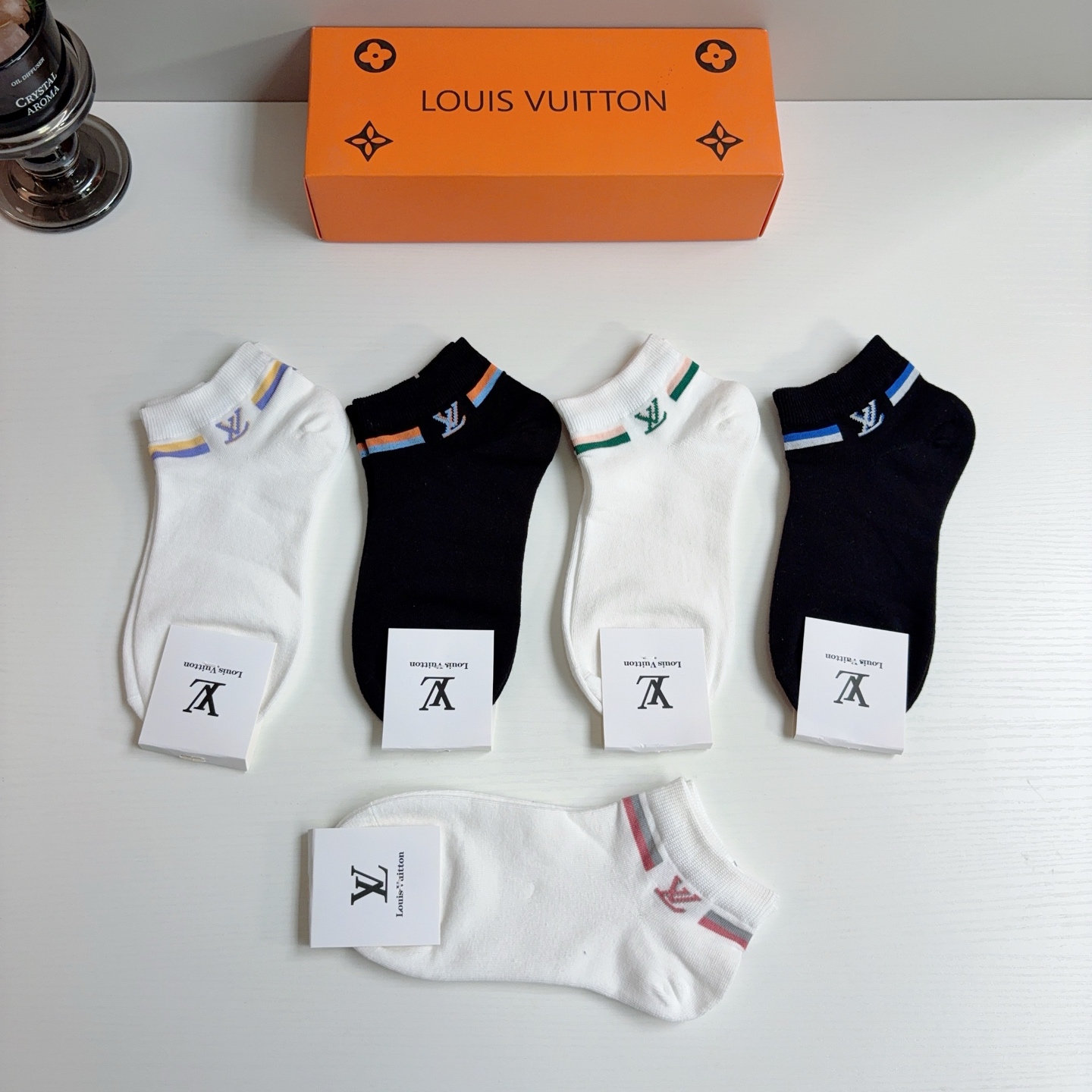 配包装（一盒5双） 🌟 LV 路易威登 新款短筒袜子纯棉面料，经典字母logo船袜，个性时尚百搭款，！你