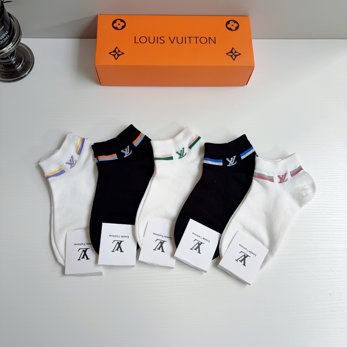 配包装（一盒5双） 🌟 LV 路易威登 新款短筒袜子纯棉面料，经典字母logo船袜，个性时尚百搭款，！你