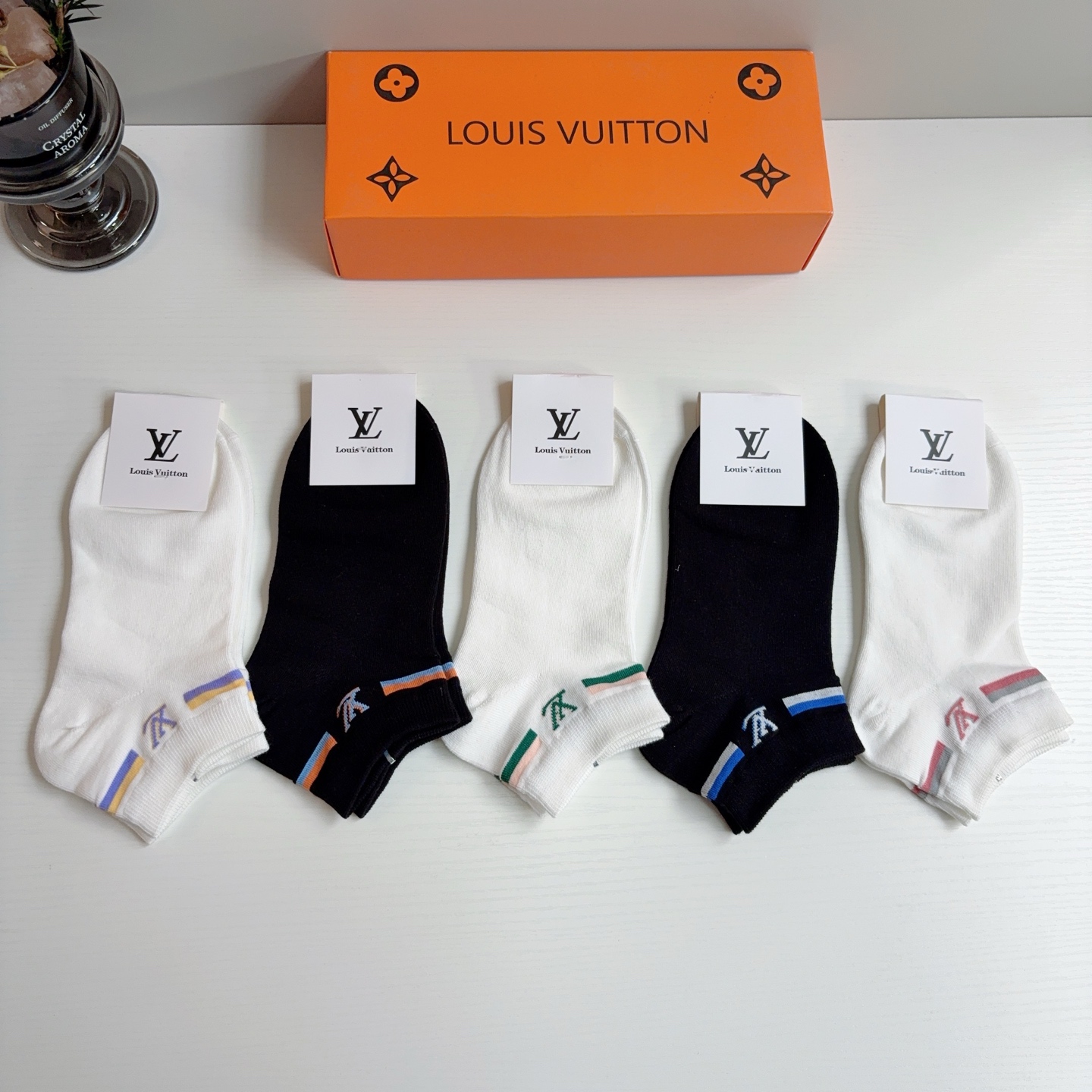 配包装（一盒5双） 🌟 LV 路易威登 新款短筒袜子纯棉面料，经典字母logo船袜，个性时尚百搭款，！你
