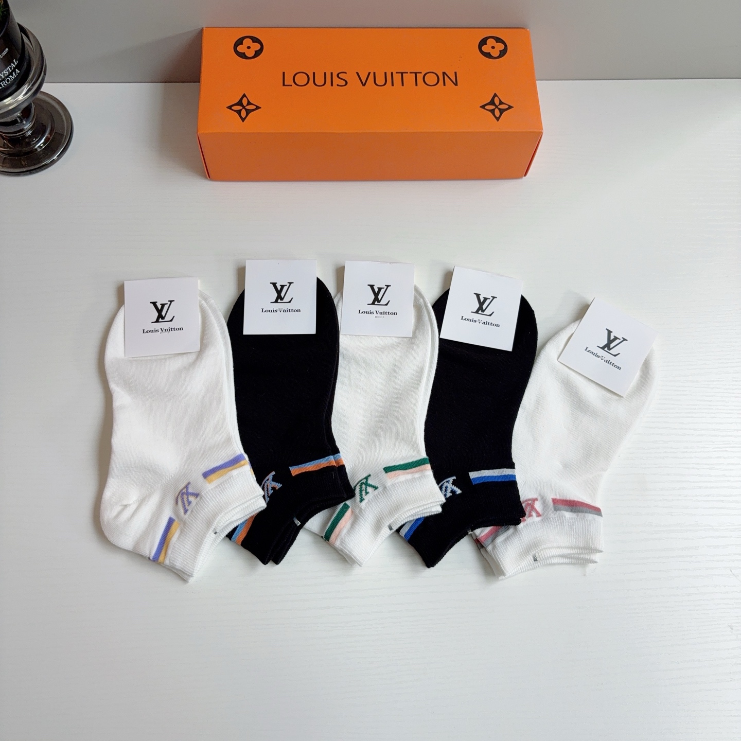 配包装（一盒5双） 🌟 LV 路易威登 新款短筒袜子纯棉面料，经典字母logo船袜，个性时尚百搭款，！你