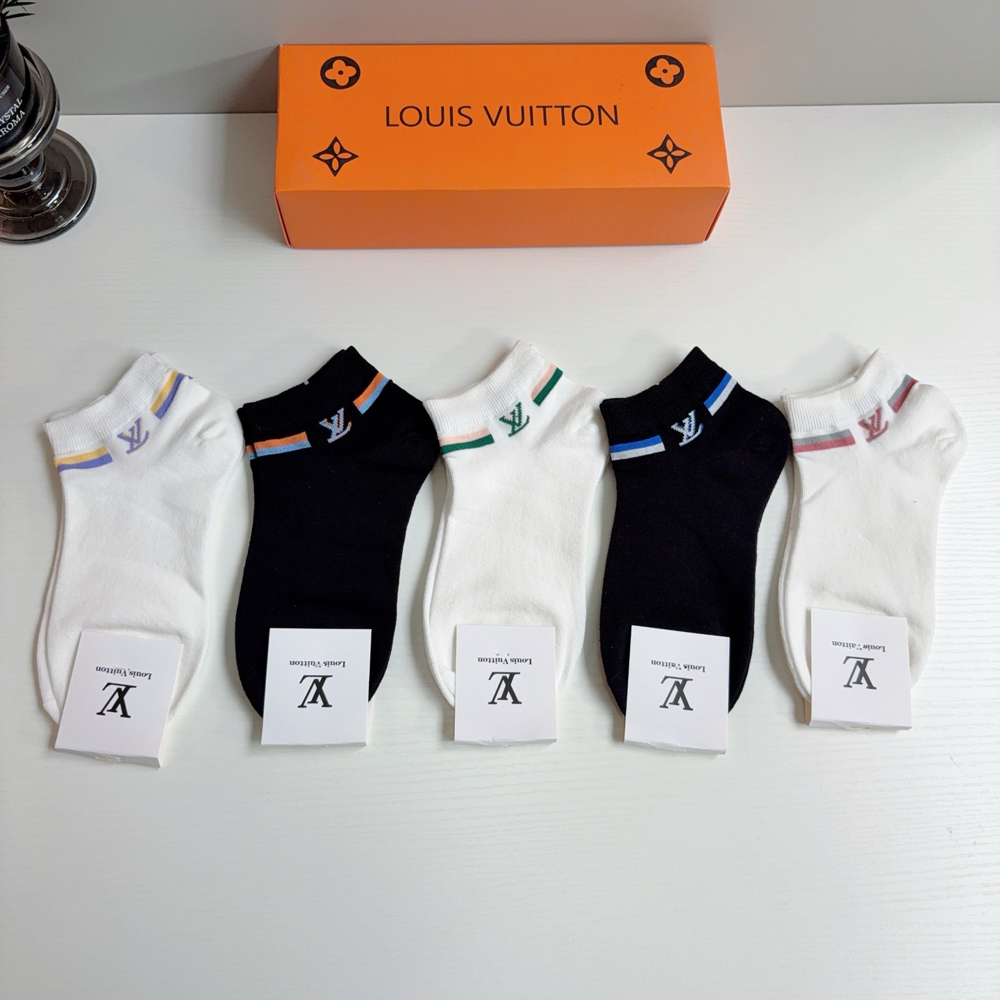 配包装（一盒5双） 🌟 LV 路易威登 新款短筒袜子纯棉面料，经典字母logo船袜，个性时尚百搭款，！你