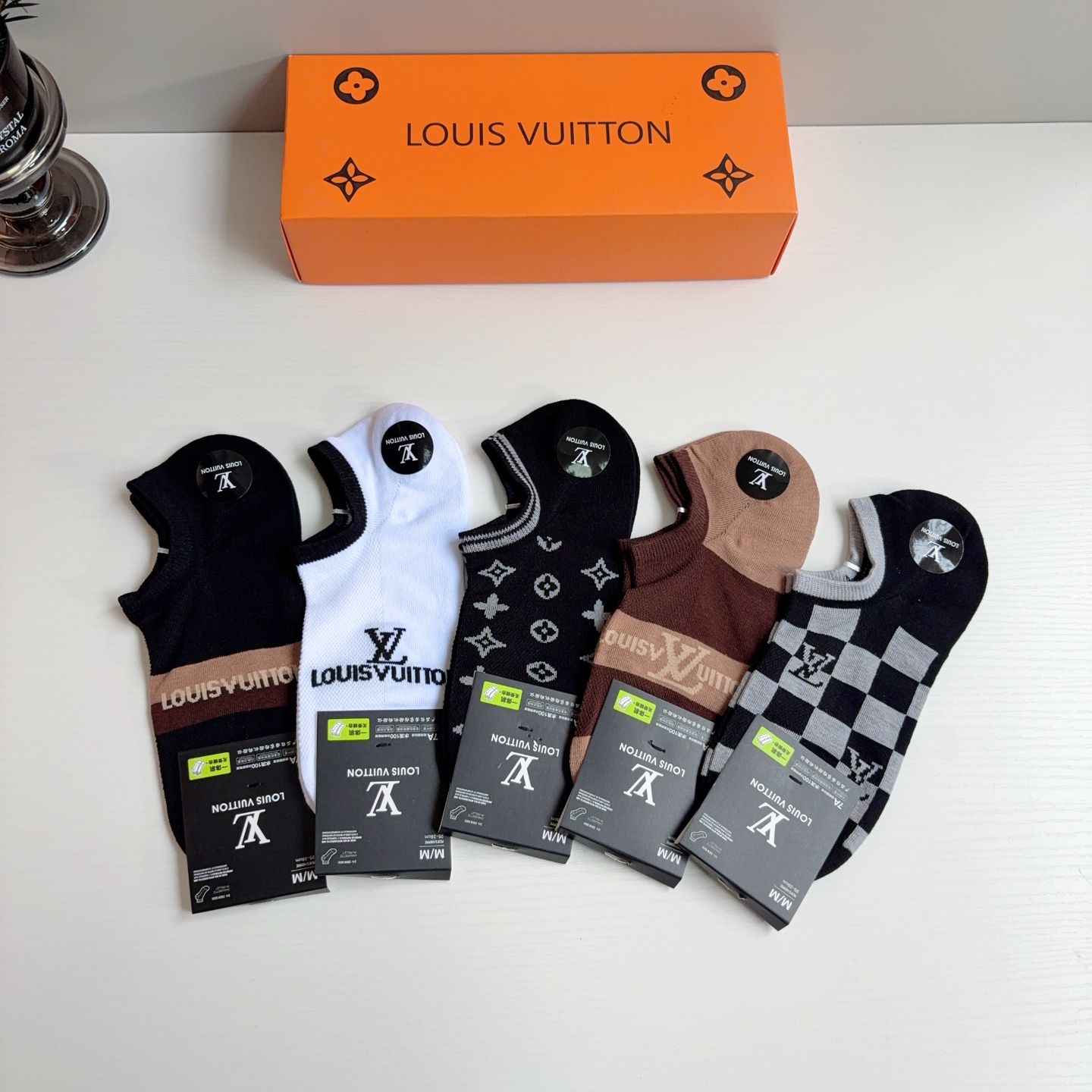 配包装（一盒5双） 🌟 LV 路易威登 新款短筒袜子纯棉面料，经典字母logo船袜，个性时尚百搭款，！