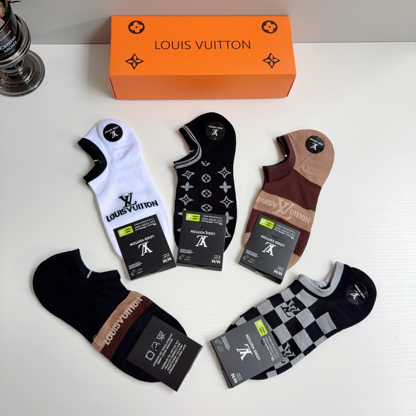 配包装（一盒5双） 🌟 LV 路易威登 新款短筒袜子纯棉面料，经典字母logo船袜，个性时尚百搭款，！