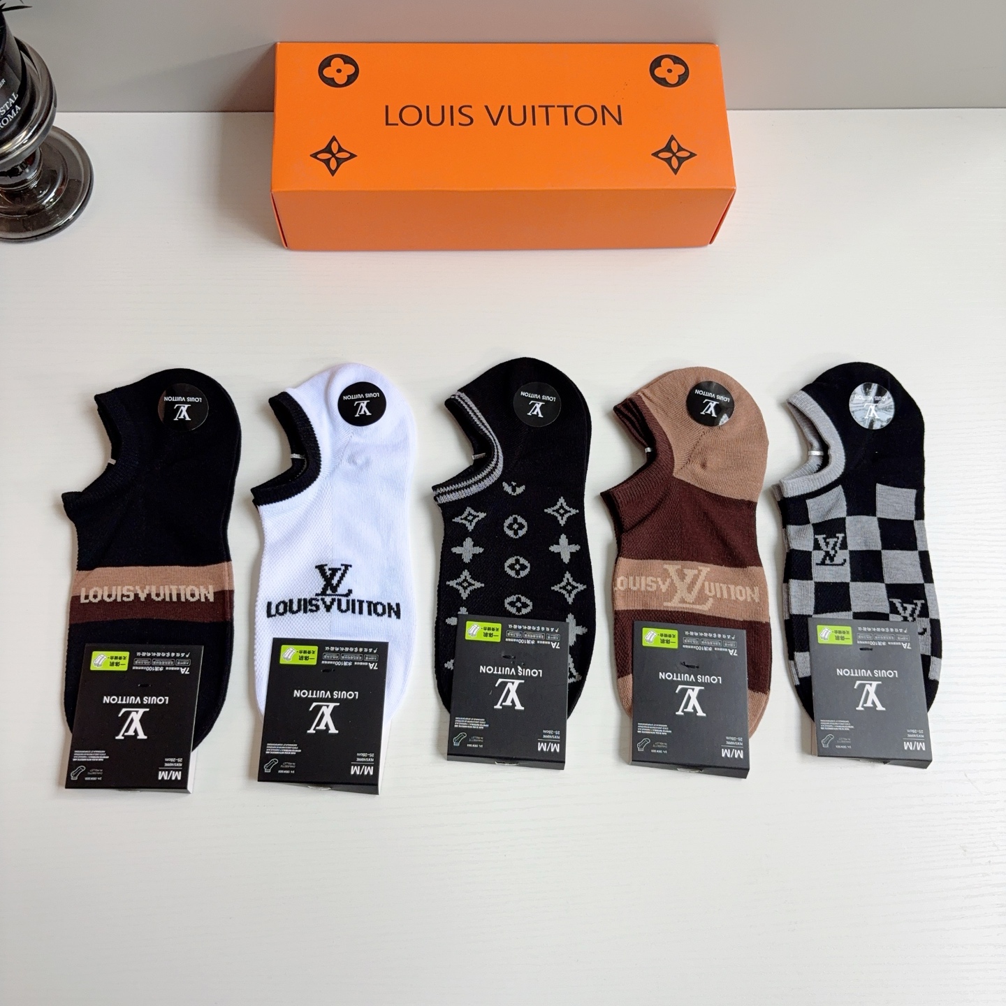 配包装（一盒5双） 🌟 LV 路易威登 新款短筒袜子纯棉面料，经典字母logo船袜，个性时尚百搭款，！