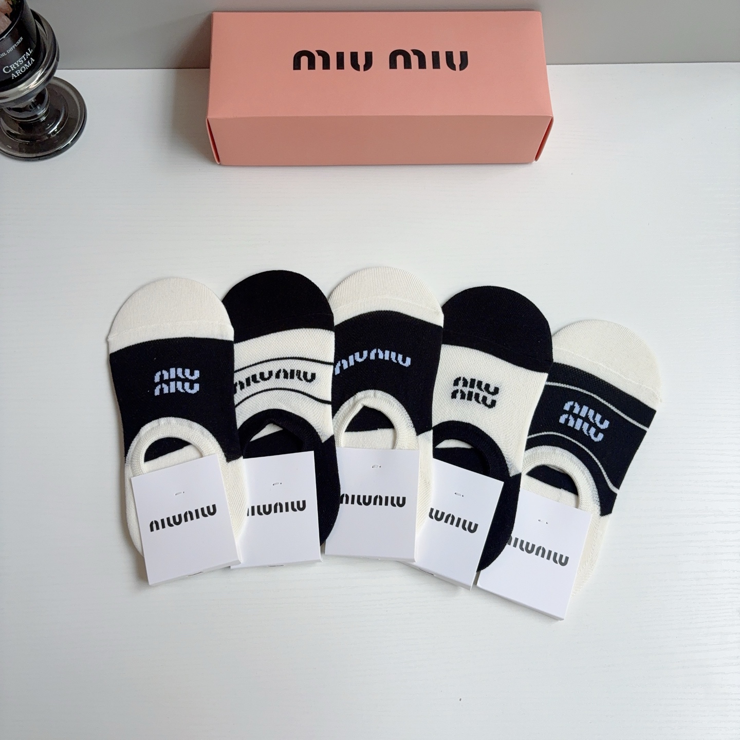 配包装【一盒5双】miumiu · 缪缪 高品质新款短筒袜子 船袜❗️纯棉材质，轻薄柔软透气，四季通用，