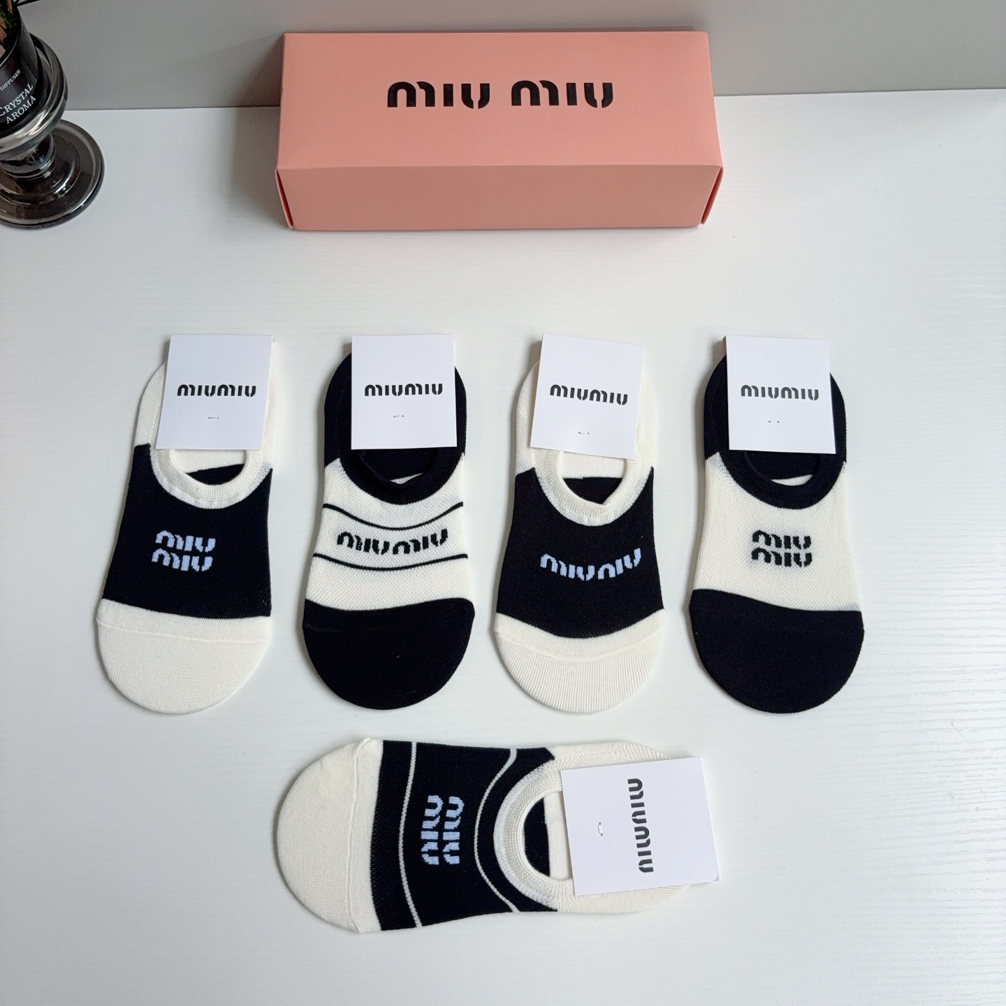 配包装【一盒5双】miumiu · 缪缪 高品质新款短筒袜子 船袜❗️纯棉材质，轻薄柔软透气，四季通用，