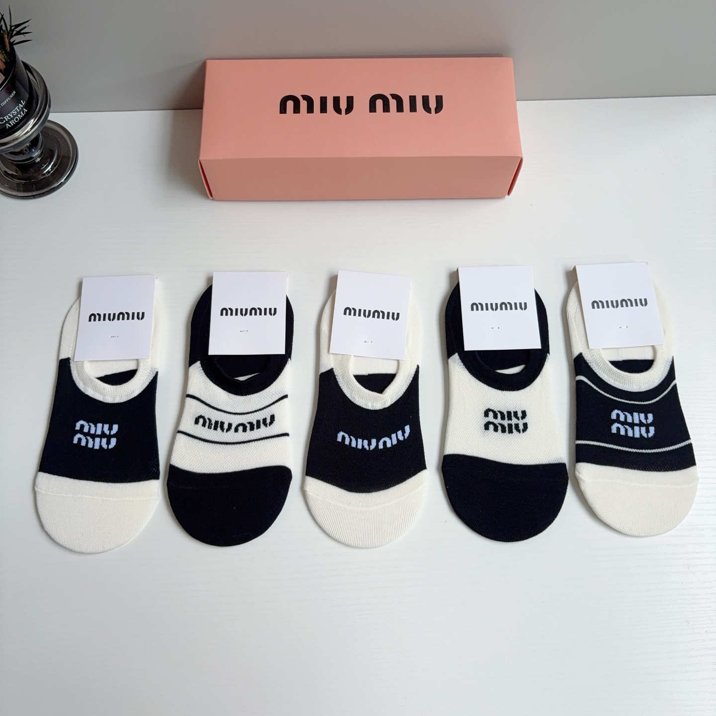 配包装【一盒5双】miumiu · 缪缪 高品质新款短筒袜子 船袜❗️纯棉材质，轻薄柔软透气，四季通用，