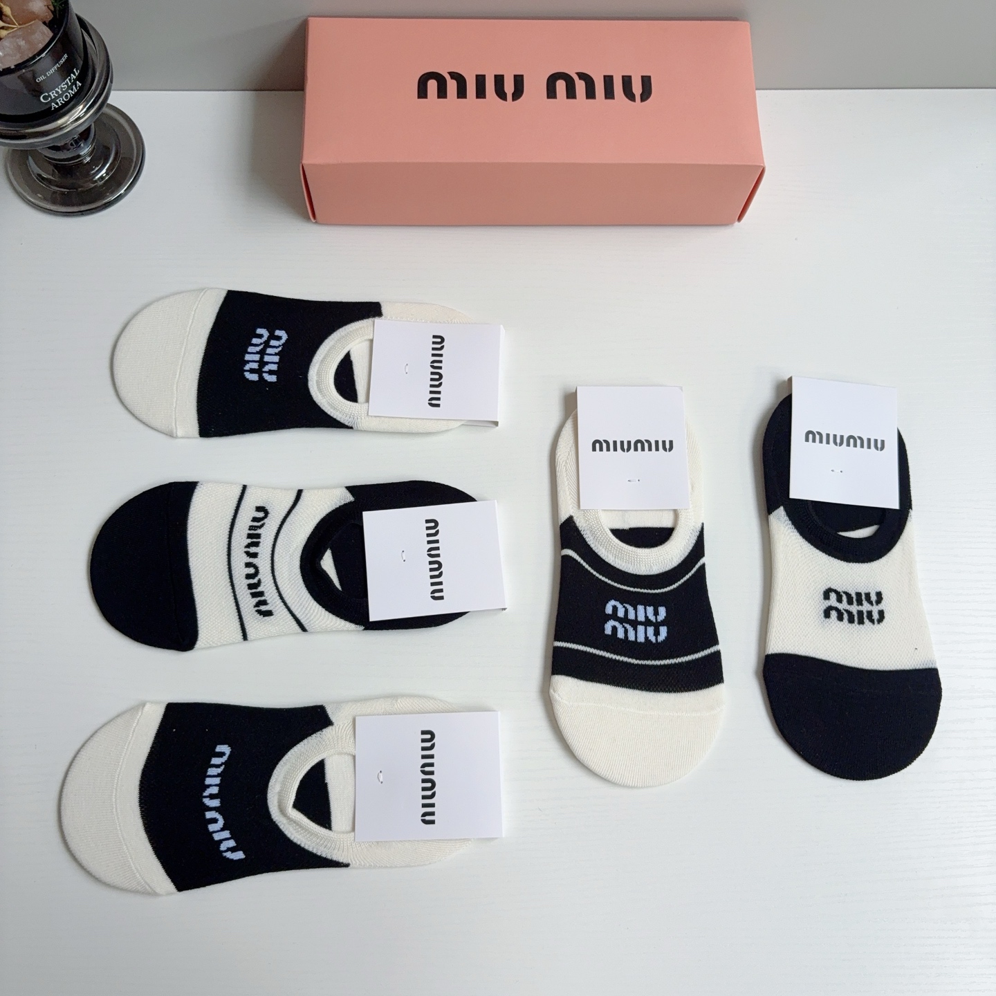 配包装【一盒5双】miumiu · 缪缪 高品质新款短筒袜子 船袜❗️纯棉材质，轻薄柔软透气，四季通用，