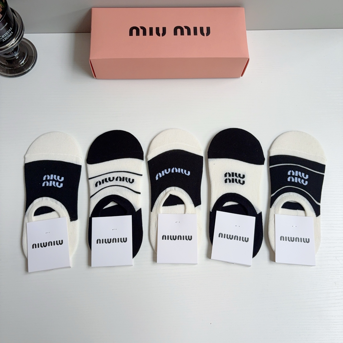 配包装【一盒5双】miumiu · 缪缪 高品质新款短筒袜子 船袜❗️纯棉材质，轻薄柔软透气，四季通用，
