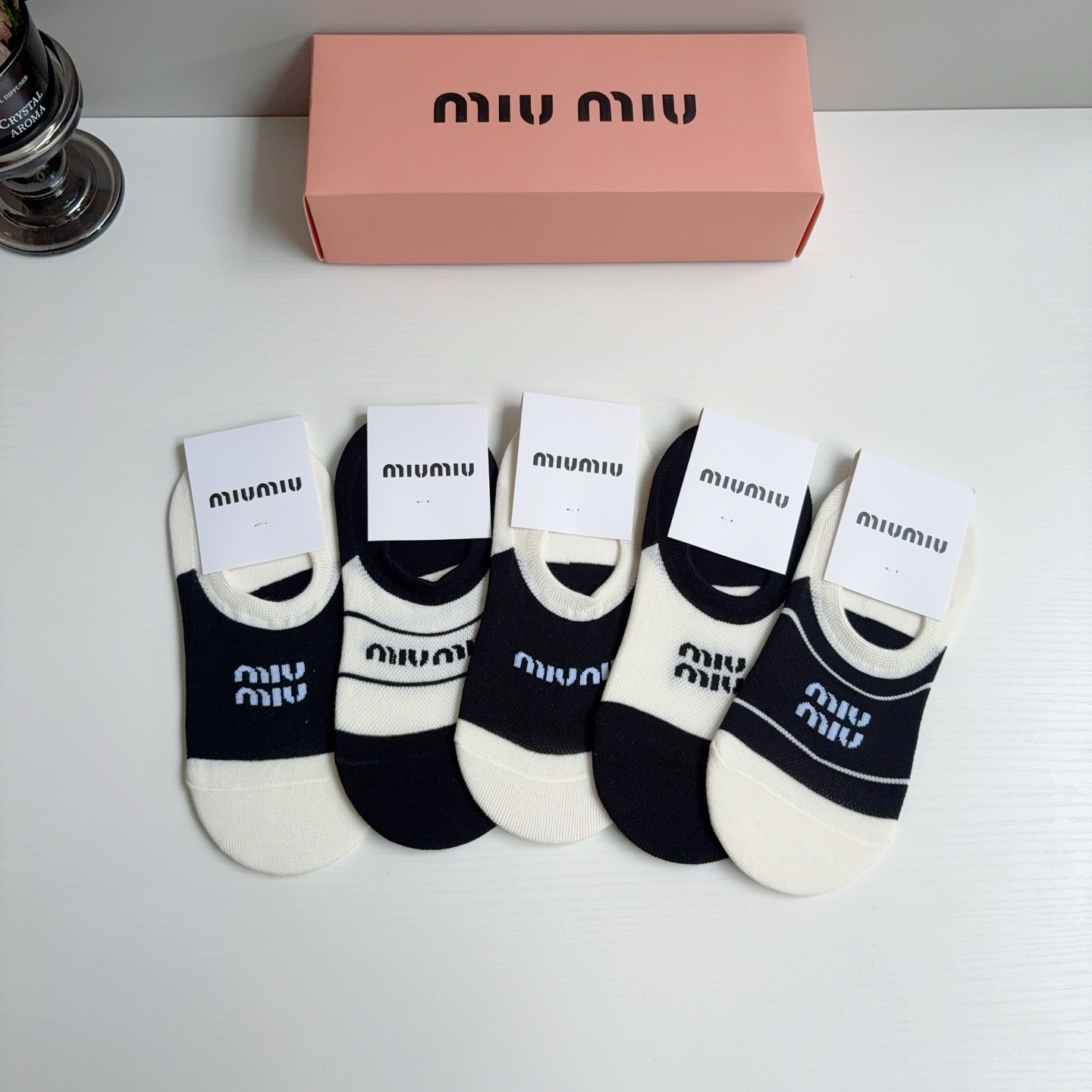 配包装【一盒5双】miumiu · 缪缪 高品质新款短筒袜子 船袜❗️纯棉材质，轻薄柔软透气，四季通用，