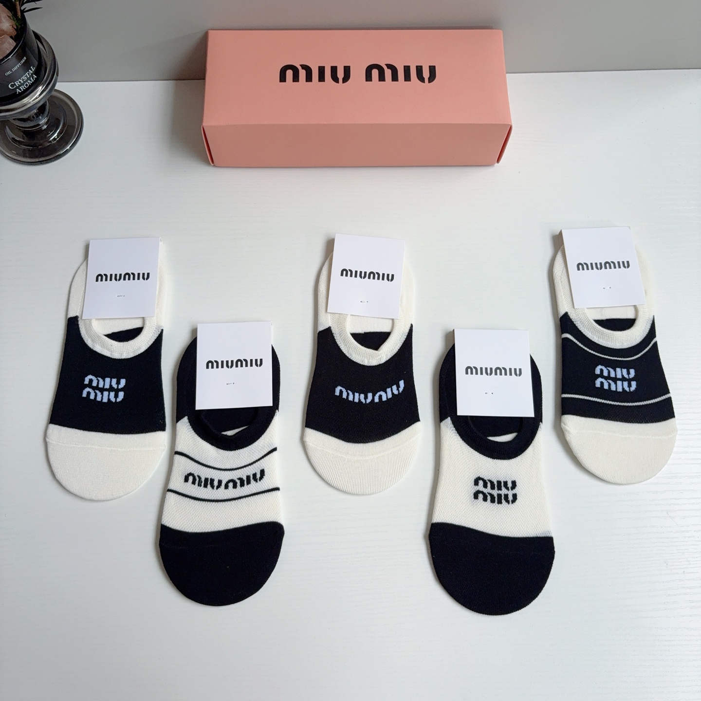 配包装【一盒5双】miumiu · 缪缪 高品质新款短筒袜子 船袜❗️纯棉材质，轻薄柔软透气，四季通用，