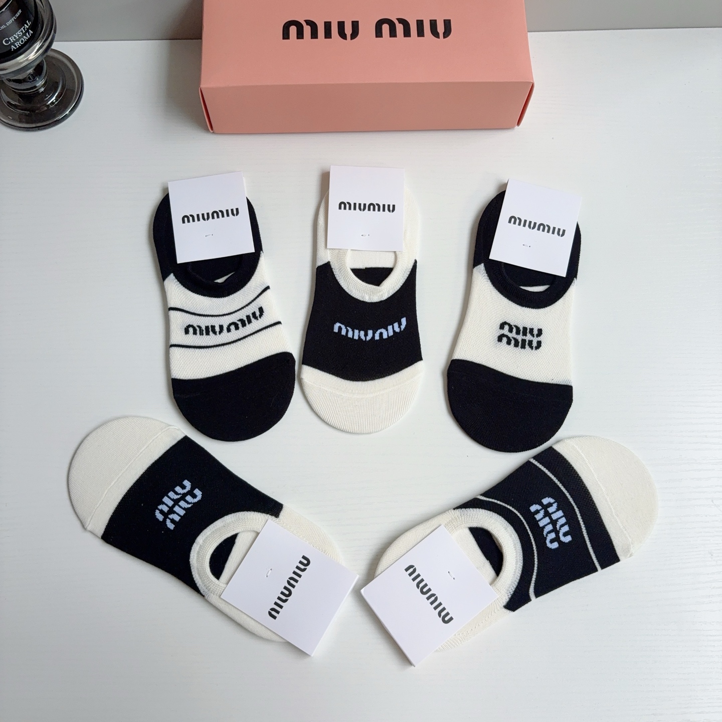 配包装【一盒5双】miumiu · 缪缪 高品质新款短筒袜子 船袜❗️纯棉材质，轻薄柔软透气，四季通用，