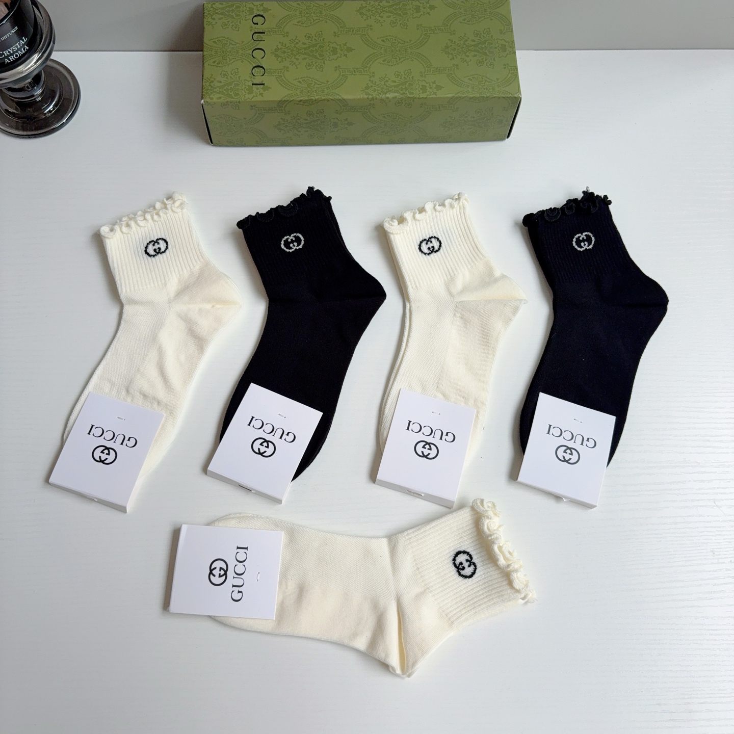 配包装（一盒5双）GUCCI 古奇2026新款木耳边中筒袜子！纯棉面料，大牌出街，潮人必备。超好搭！