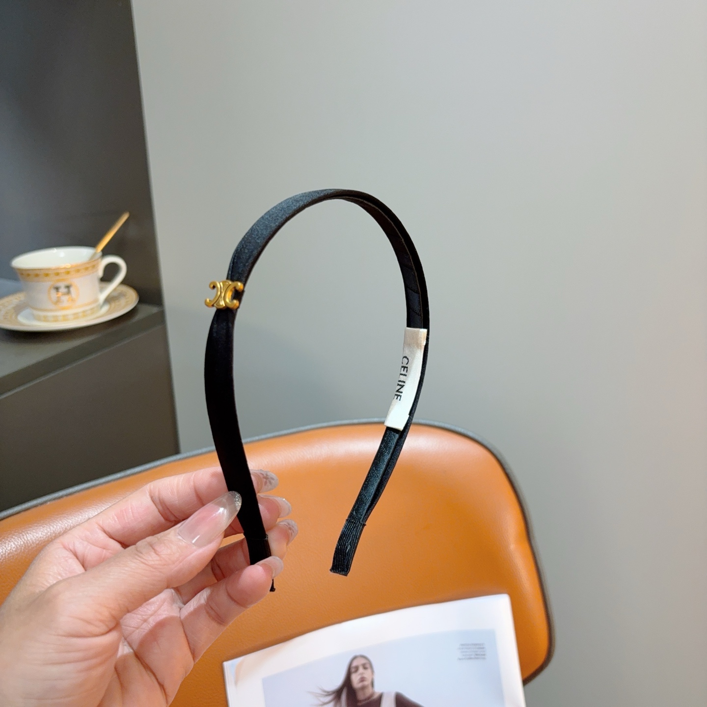 NO:852665,Comes with packaging CELINE (Celine) Korean version of the new small fresh letter headband, comfortable and stress-free to wear, a must-have for styling!  Fashionable and versatile hair accessories for going out!  hairpins,hairpins,celine,celine,hairpins19860909配包装 CELINE（赛琳）韩版新品小清新字母发箍,佩戴舒适无压力,造型搭配必备！时尚外出百搭款发饰！发夹,发夹,celine,celine,hairpins,accessory