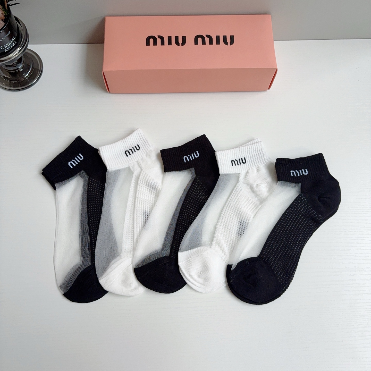 NO:851118,Comes with packaging [5 pairs in a box] miumiu · Miu Miu new ice silk socks Internet celebrity short socks recommended by ins stars and Internet celebrities, light, soft and breathable!   socks, stockings, socks, miumiu, socks19860909配包装【一盒5双】 miumiu · 缪缪 新款冰丝袜子 网红短筒袜子ins明星网红推荐轻薄柔软透气！  袜子,丝袜,袜子,miumiu,socks,accessory
