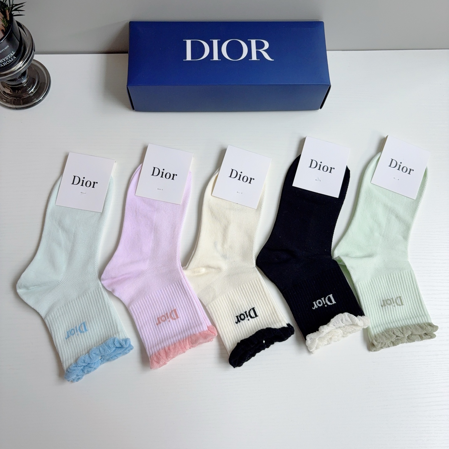 配包装（一盒5双）Dior 迪奥 新款字母中筒袜子！爆款字母专柜同步中筒袜，💛大牌出街，潮人必备。超好搭